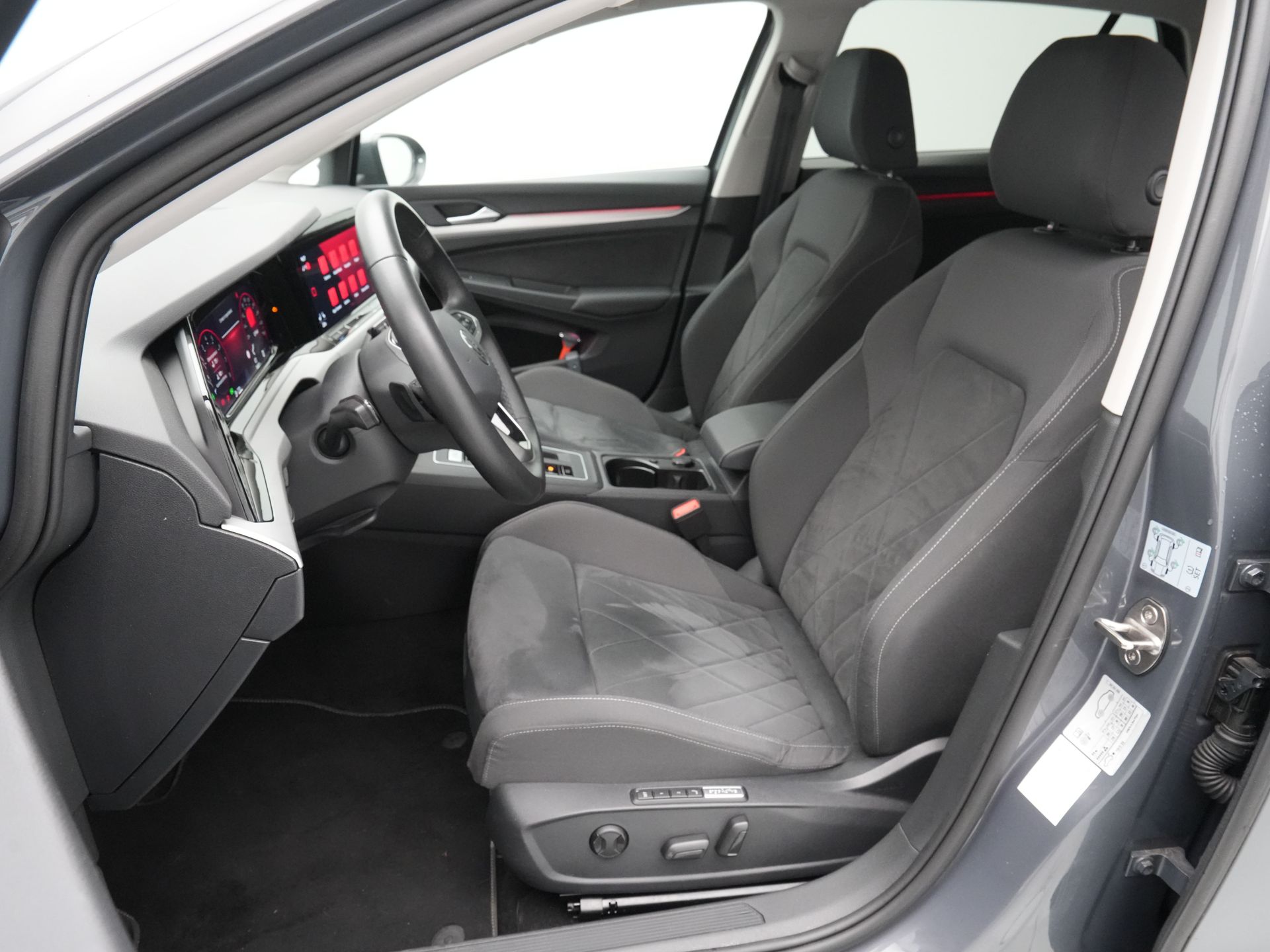 Volkswagen - Golf 1.0 eTSI Life Business - 2024