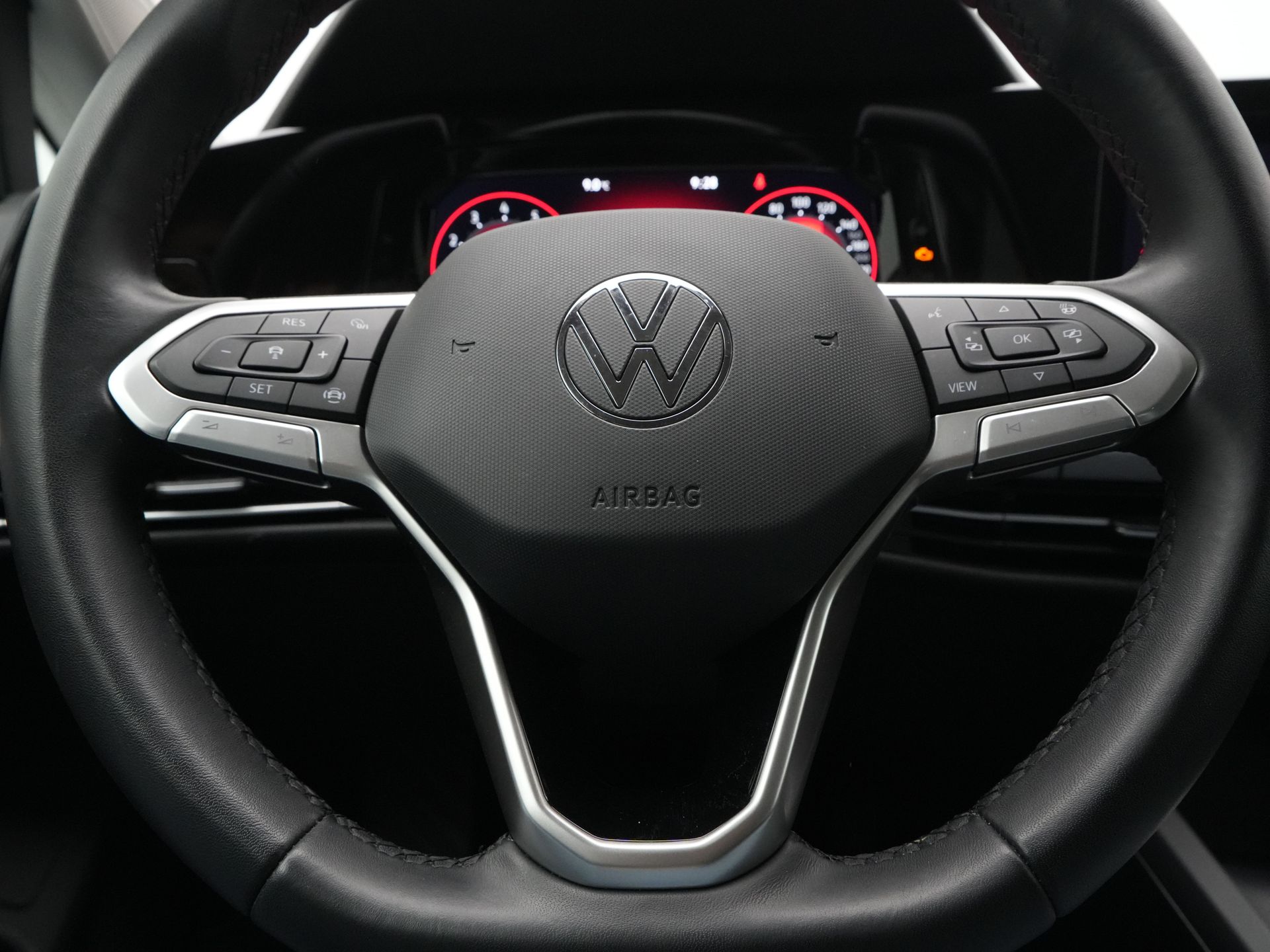 Volkswagen - Golf 1.0 eTSI Life Business - 2024