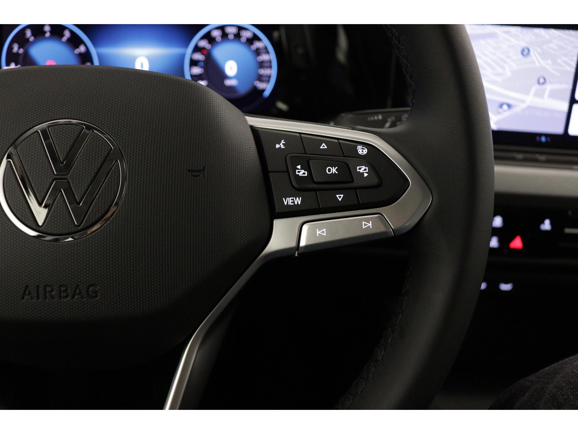 Volkswagen - Golf 1.0 eTSI Life Business - 2024