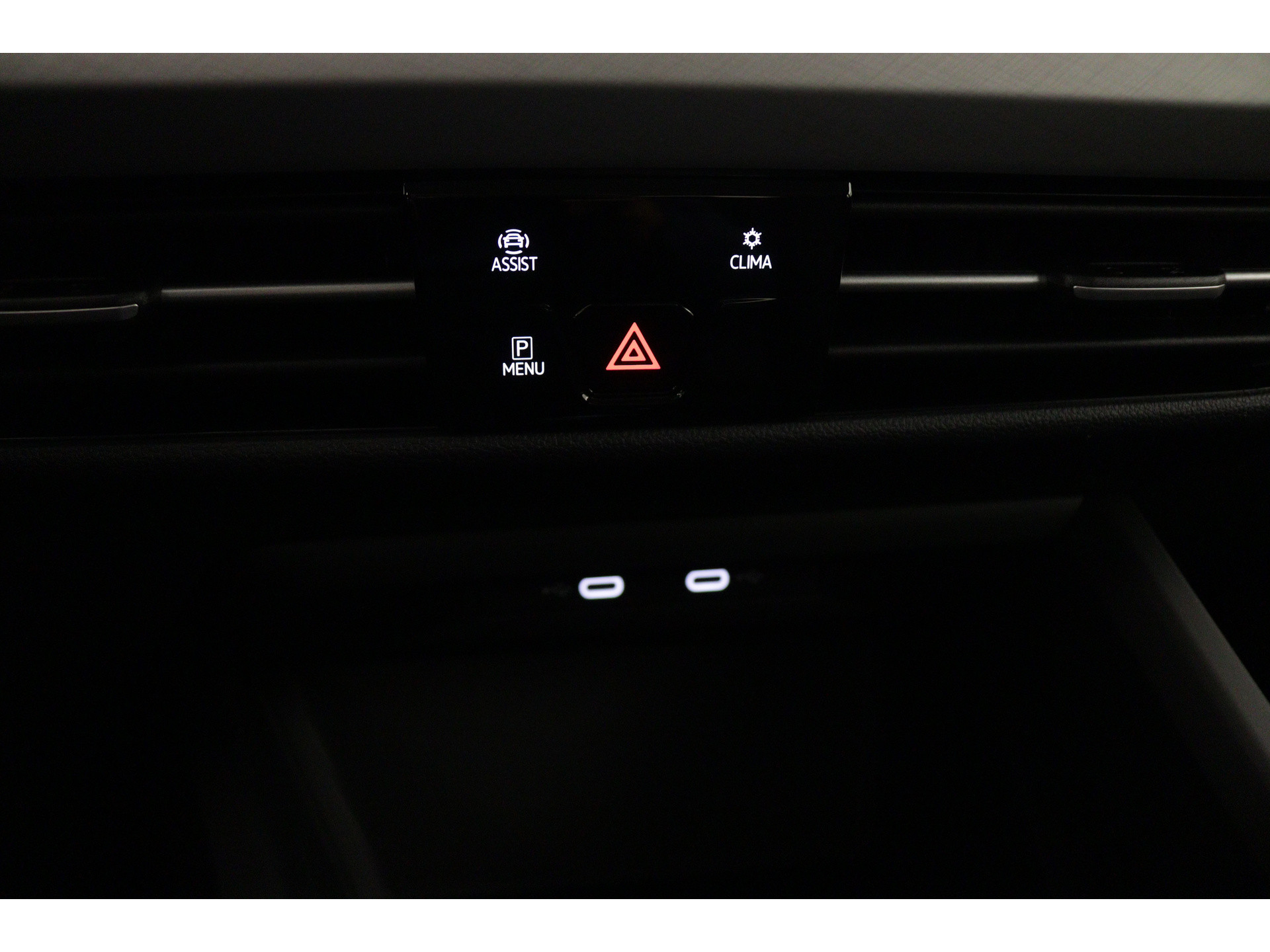 Volkswagen - Golf 1.0 eTSI Life Business - 2024