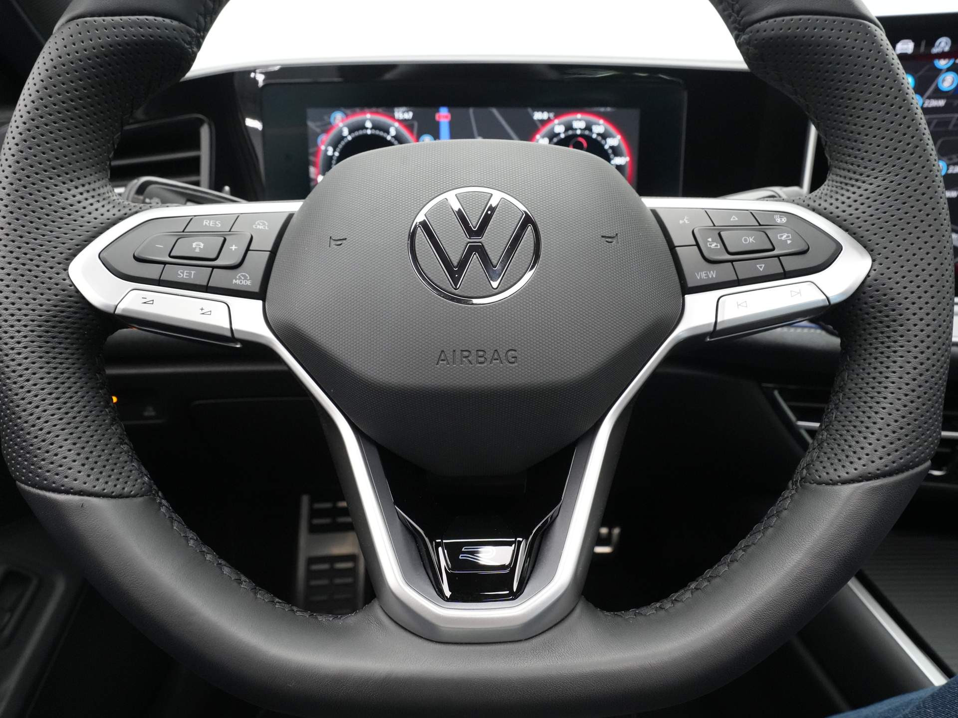 Volkswagen - Passat Variant 1.5 eTSI 150pk DSG R-Line Business - 2024