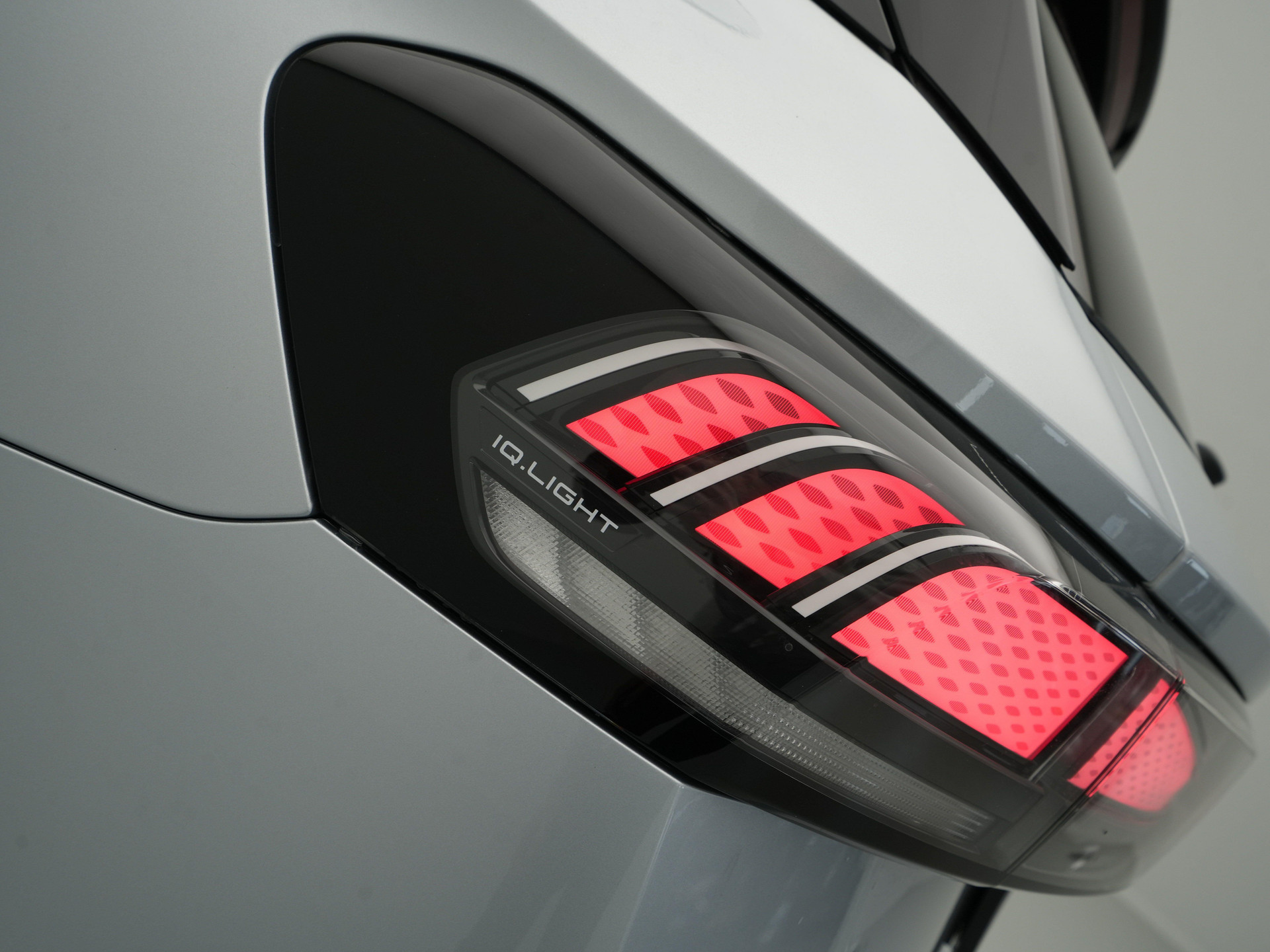 Volkswagen - ID.7 Tourer 77 kWh Elektromotor 286 1AT Pro Business - 2025