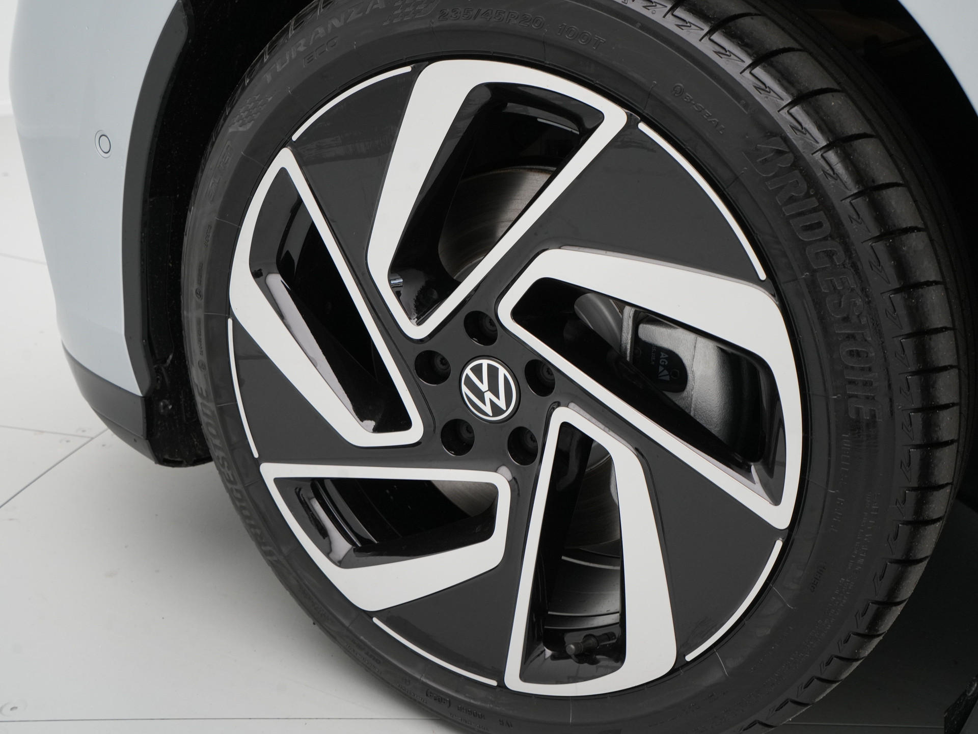 Volkswagen - ID.7 Tourer 77 kWh Elektromotor 286 1AT Pro Business - 2025