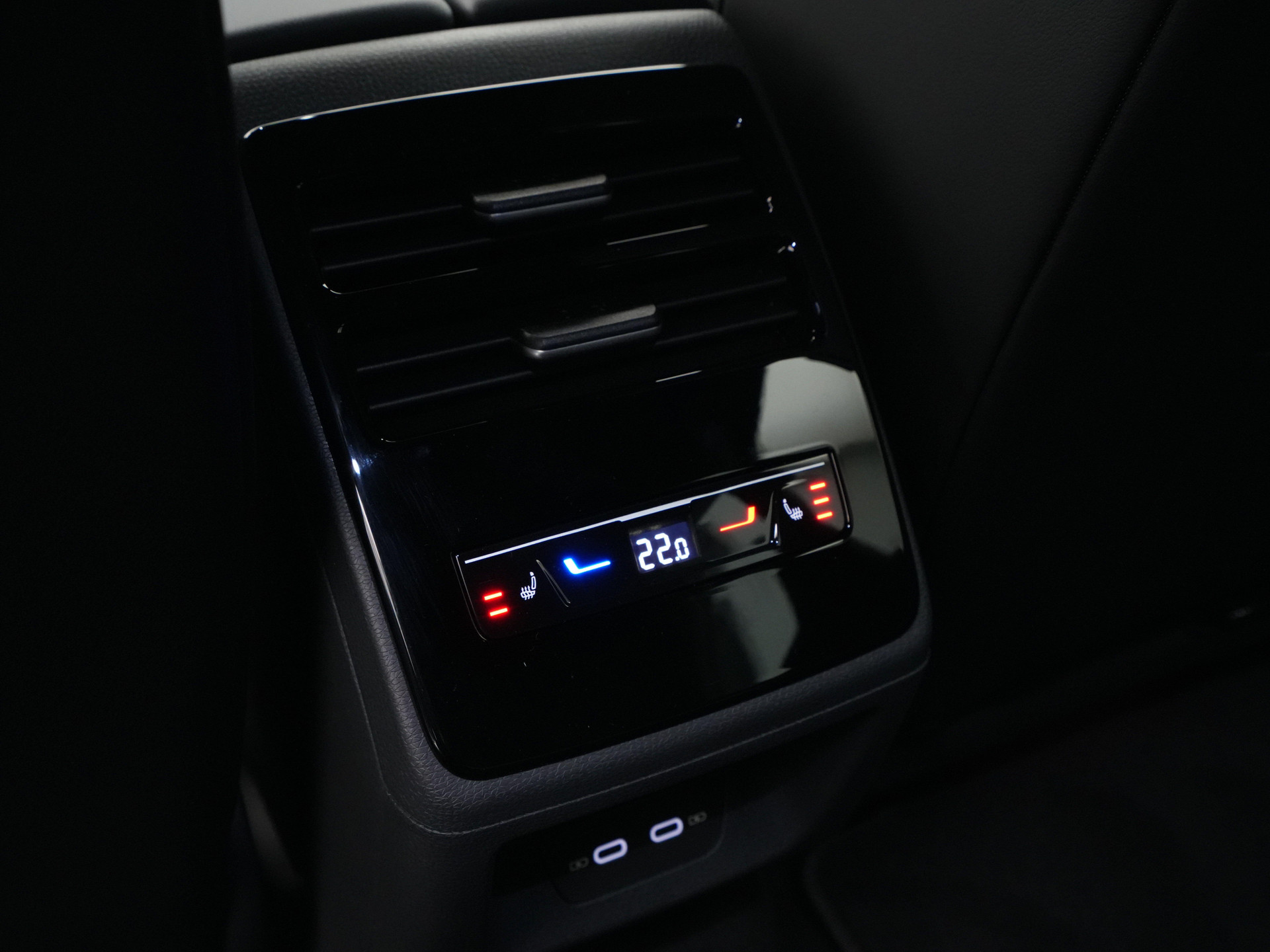Volkswagen - ID.7 Tourer 77 kWh Elektromotor 286 1AT Pro Business - 2025