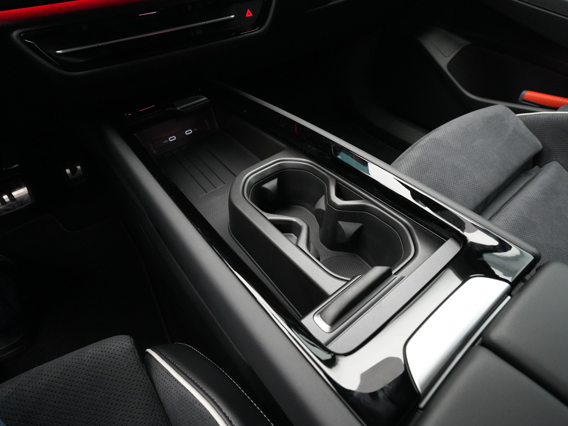 Volkswagen - ID.7 Tourer 77 kWh Elektromotor 286 1AT Pro Business - 2025