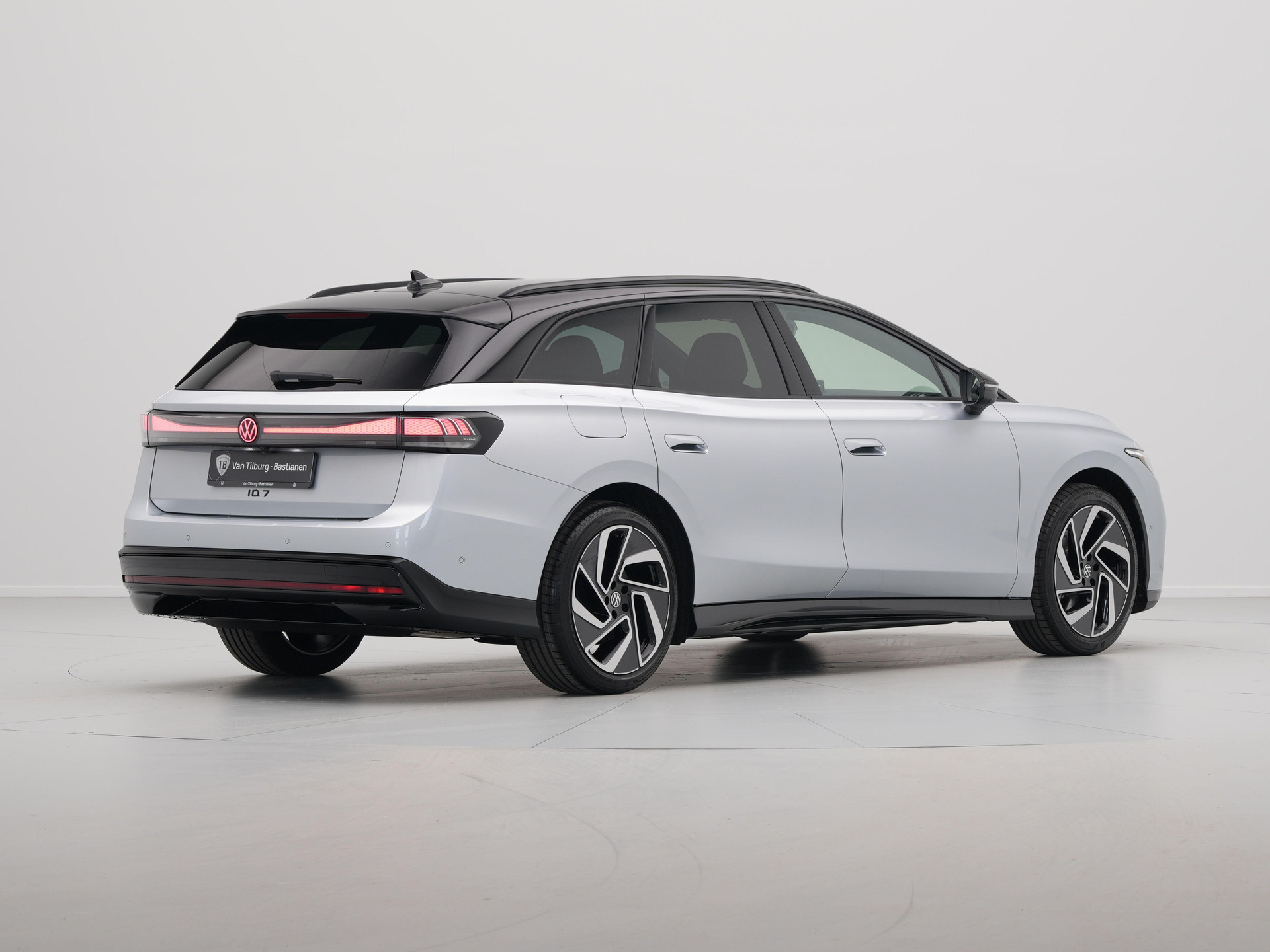 Volkswagen - ID.7 Tourer 77 kWh Elektromotor 286 1AT Pro Business - 2025