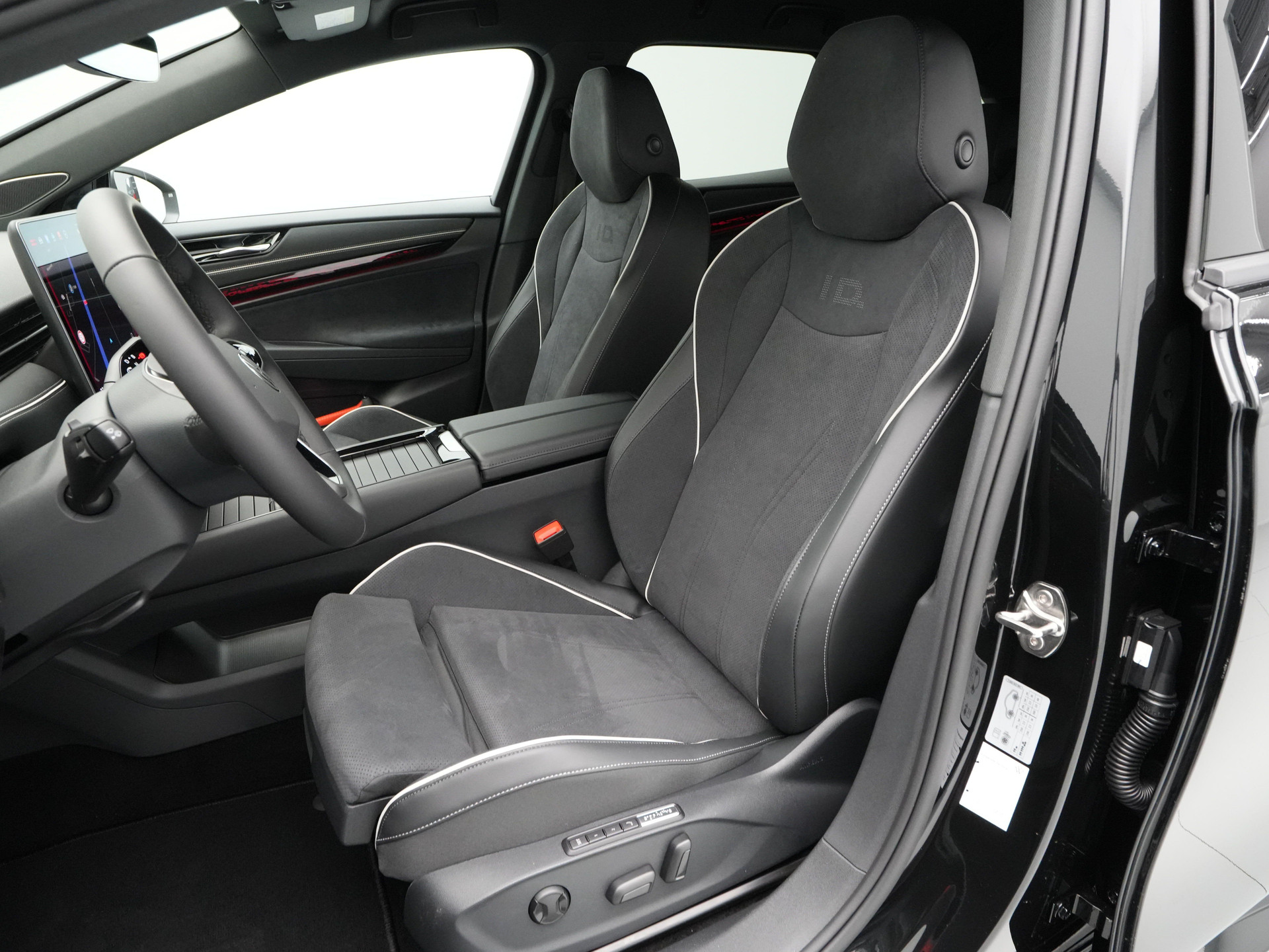 Volkswagen - ID.7 Tourer 77 kWh Elektromotor 286 1AT Pro Business - 2025