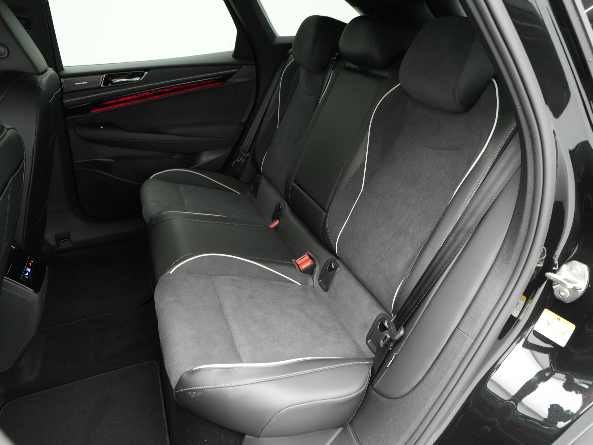Volkswagen - ID.7 Tourer 77 kWh Elektromotor 286 1AT Pro Business - 2025
