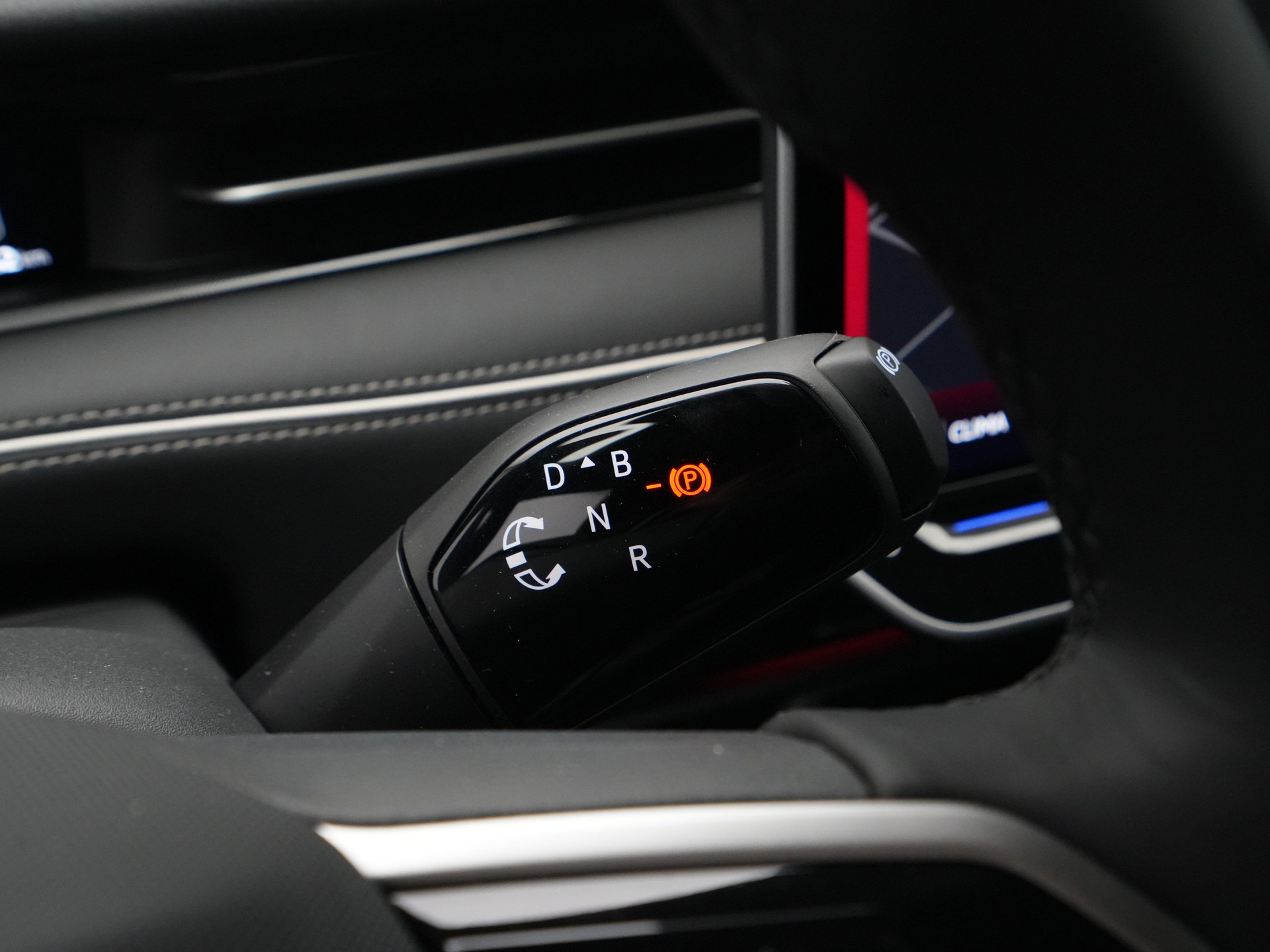 Volkswagen - ID.7 Tourer 77 kWh Elektromotor 286 1AT Pro Business - 2025