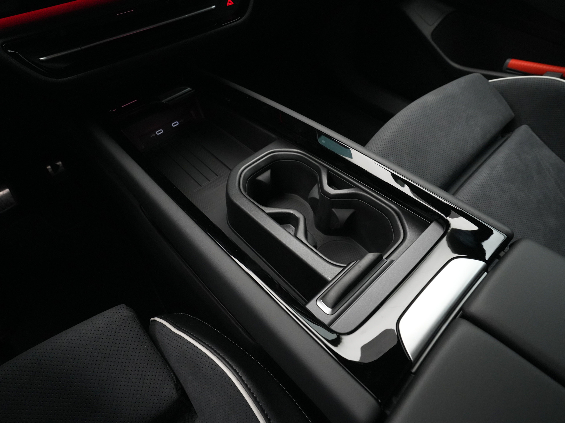 Volkswagen - ID.7 Tourer 77 kWh Elektromotor 286 1AT Pro Business - 2025