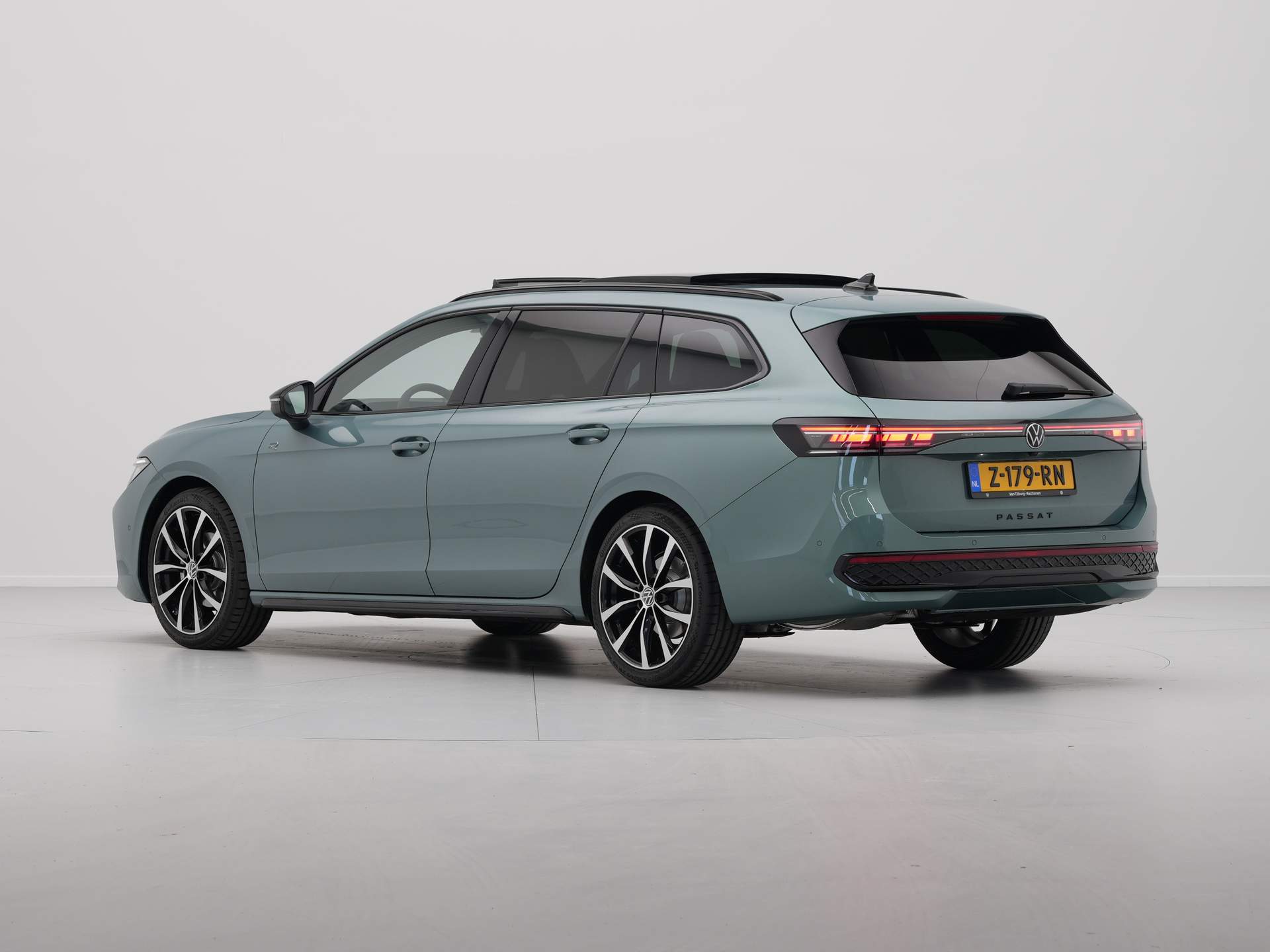 Volkswagen - Passat Variant 1.5 eTSI R-Line Business - 2024