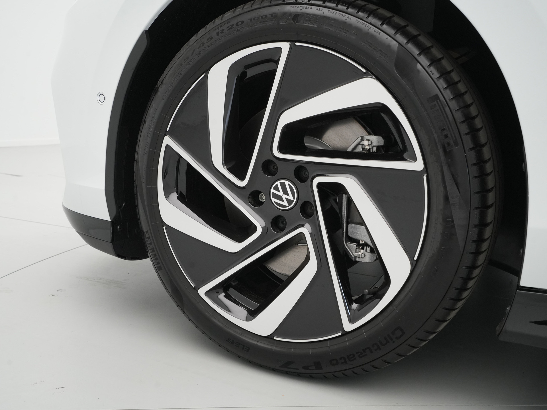 Volkswagen - ID.7 Tourer 86 kWh Elektromotor 286 1AT Pro S Business - 2025