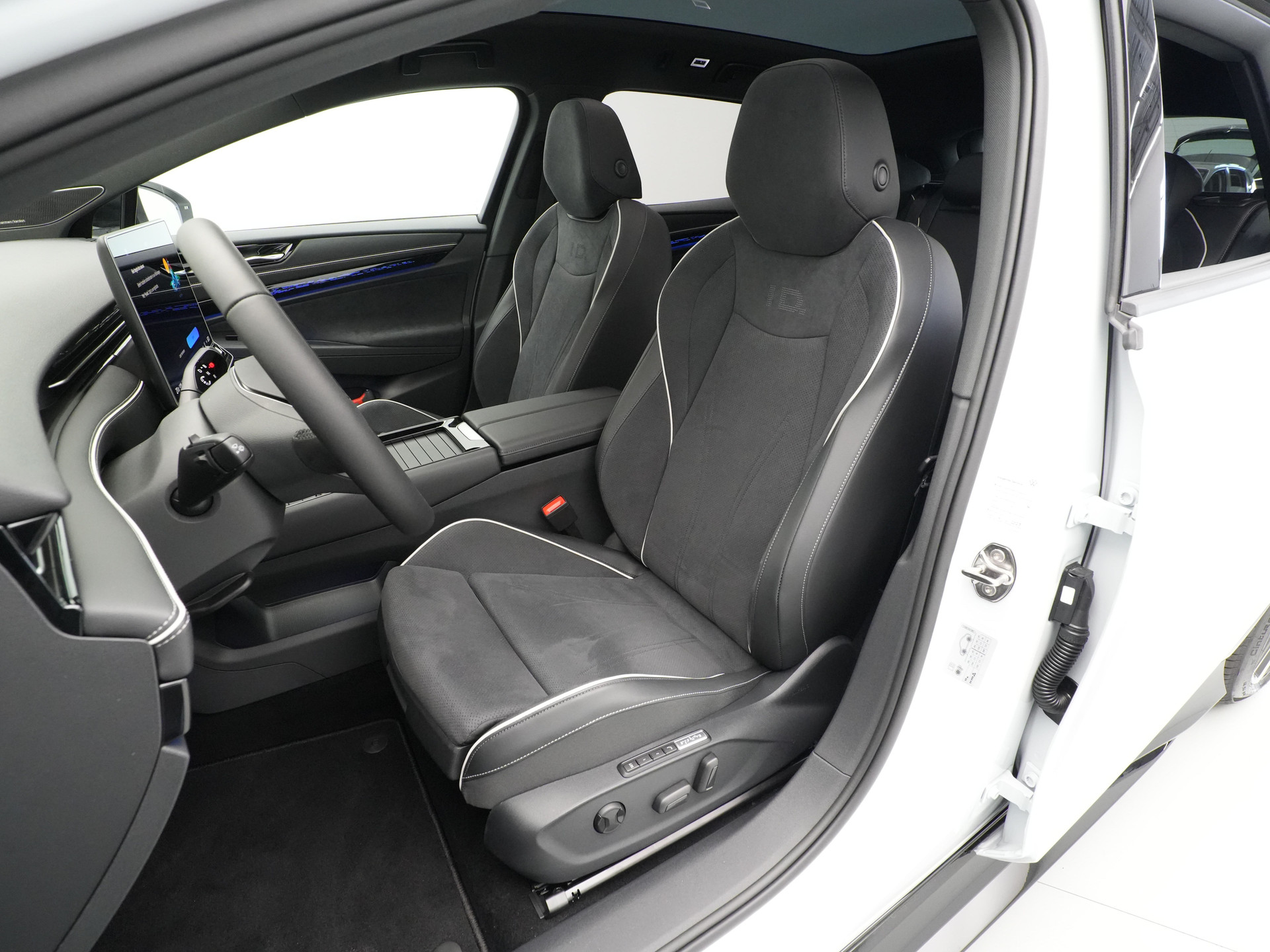 Volkswagen - ID.7 Tourer 86 kWh Elektromotor 286 1AT Pro S Business - 2025