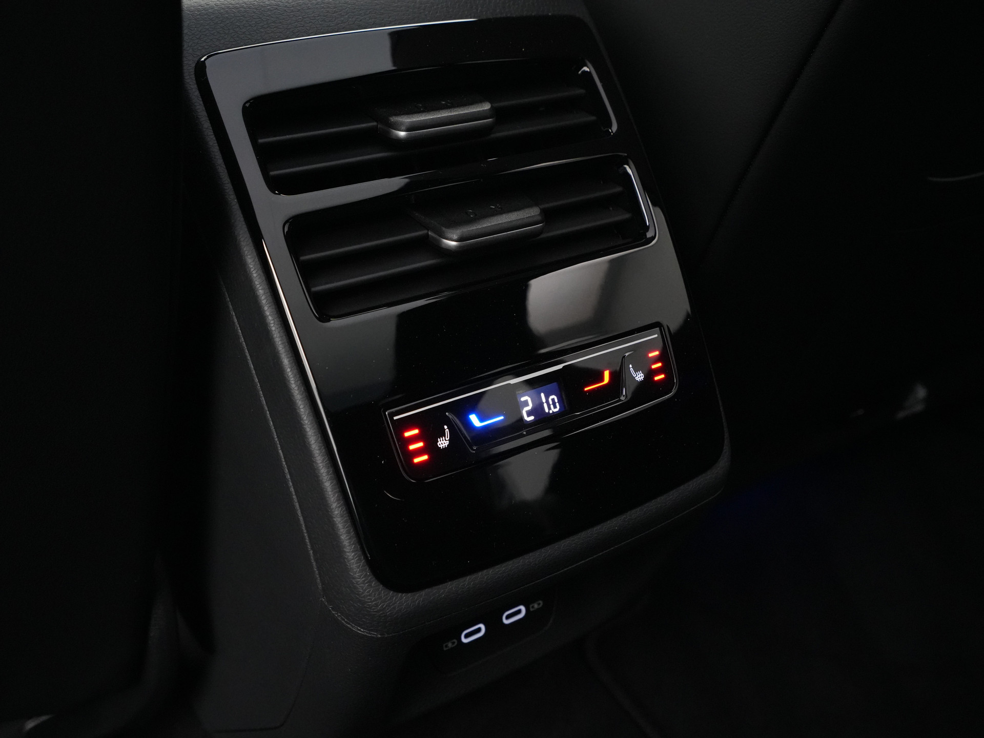 Volkswagen - ID.7 Tourer 86 kWh Elektromotor 286 1AT Pro S Business - 2025
