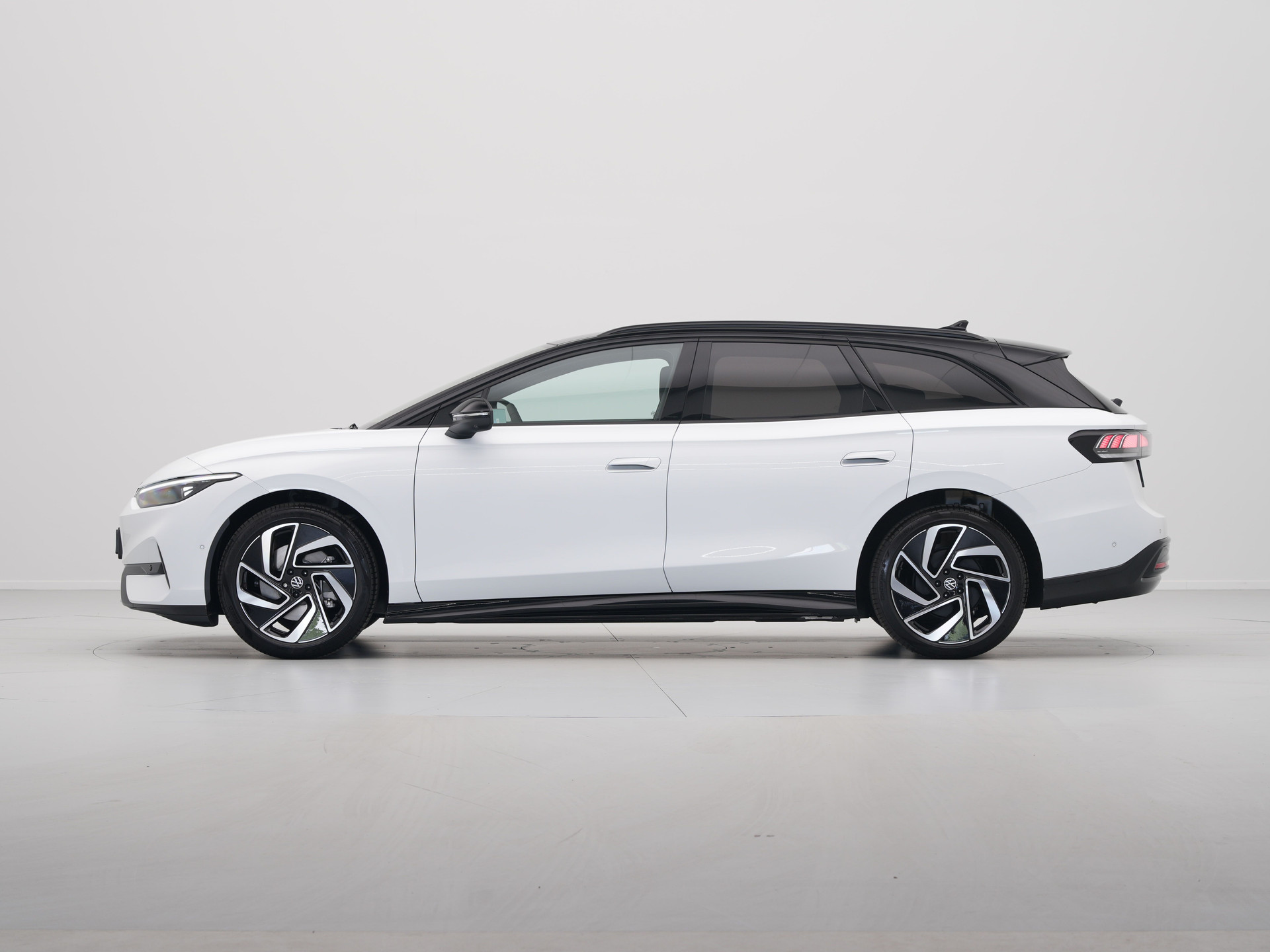 Volkswagen - ID.7 Tourer 86 kWh Elektromotor 286 1AT Pro S Business - 2025