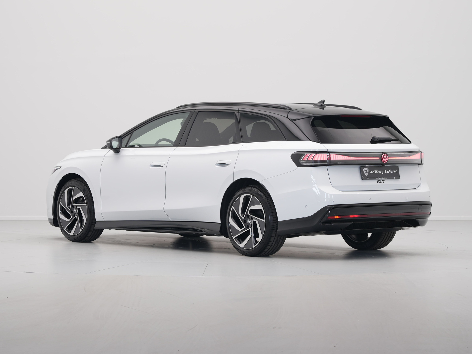 Volkswagen - ID.7 Tourer 86 kWh Elektromotor 286 1AT Pro S Business - 2025