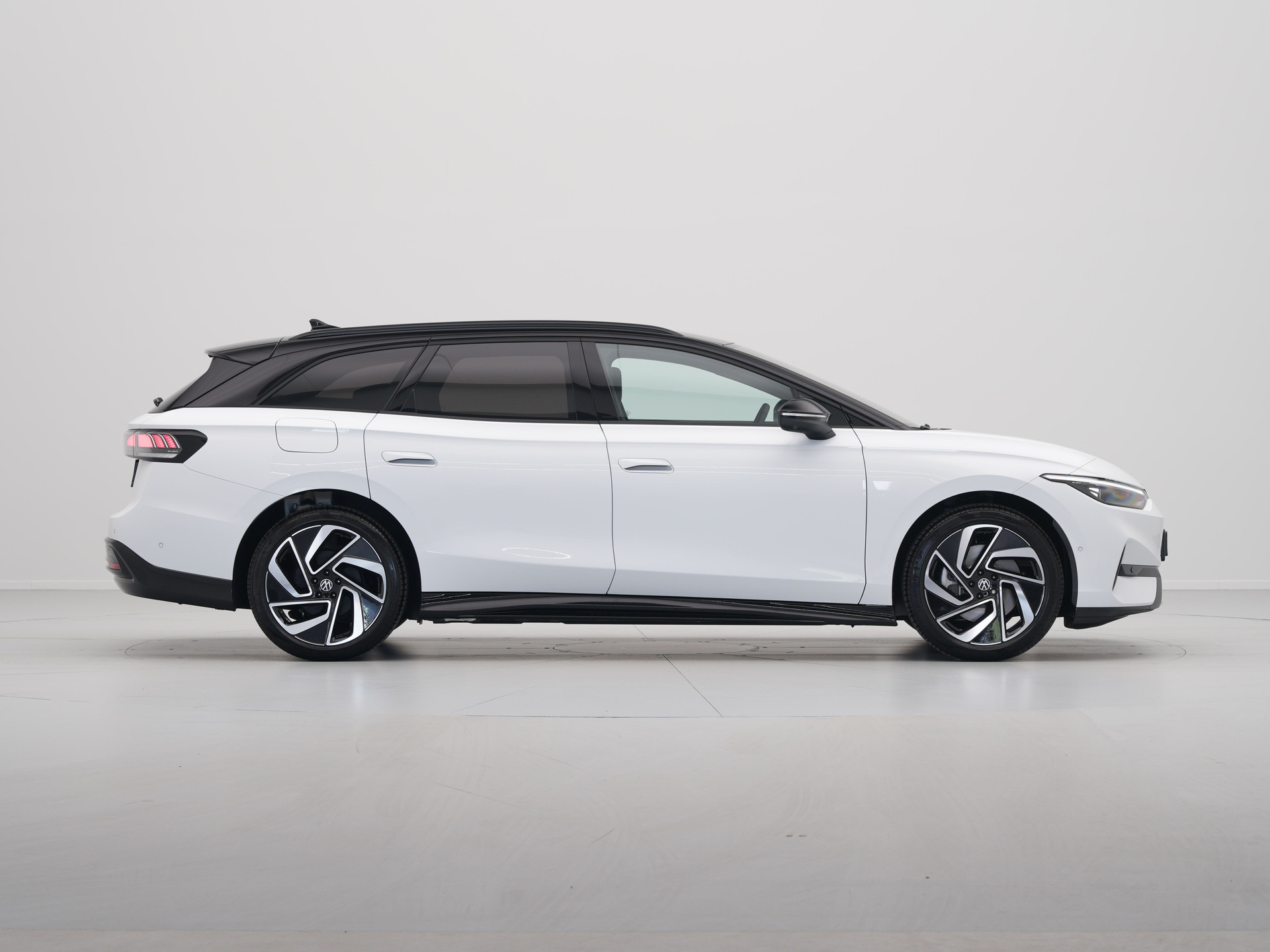 Volkswagen - ID.7 Tourer 86 kWh Elektromotor 286 1AT Pro S Business - 2025