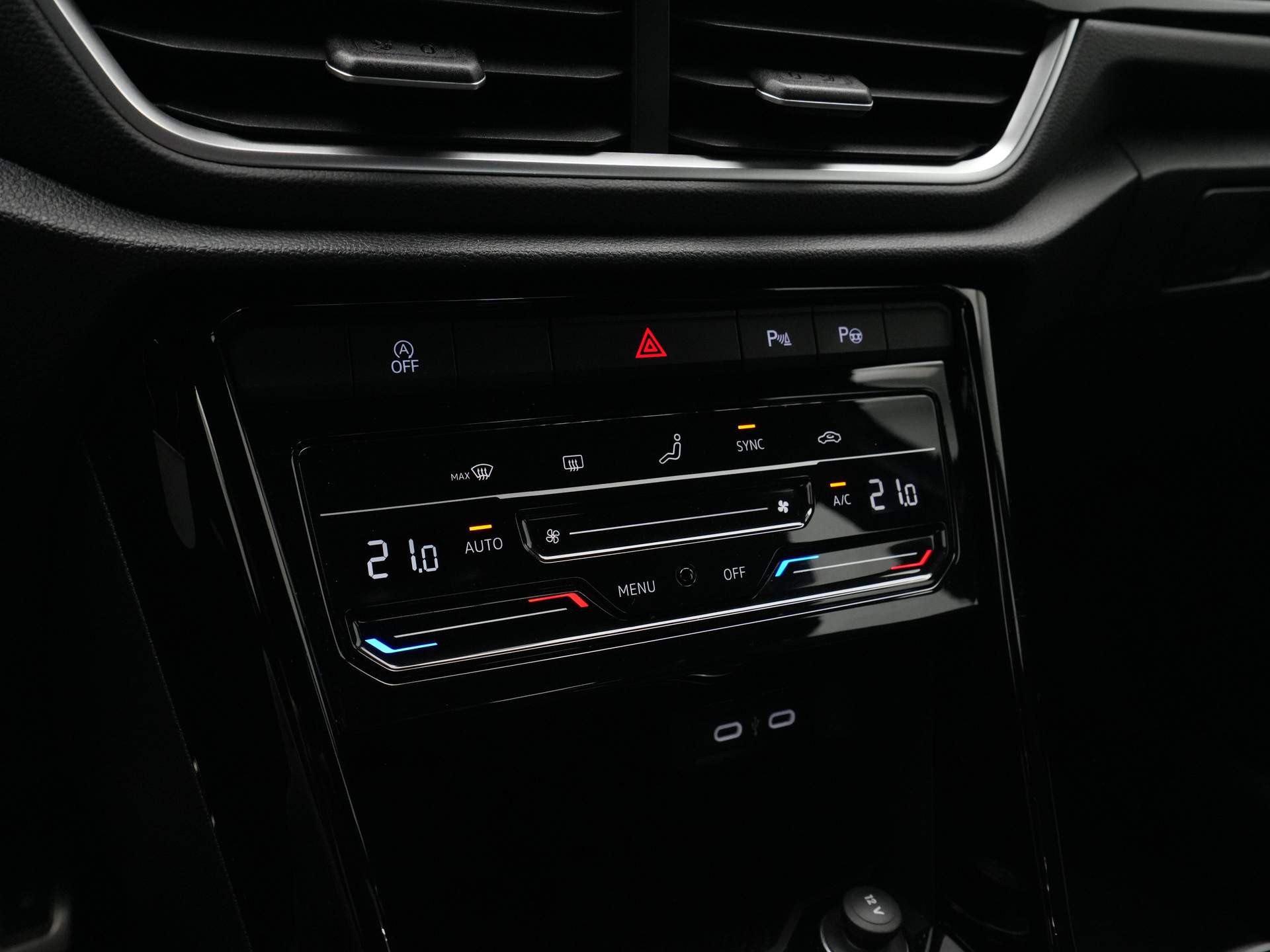 Volkswagen - T-Roc 1.5 TSI 150pk DSG R-Line - 2024