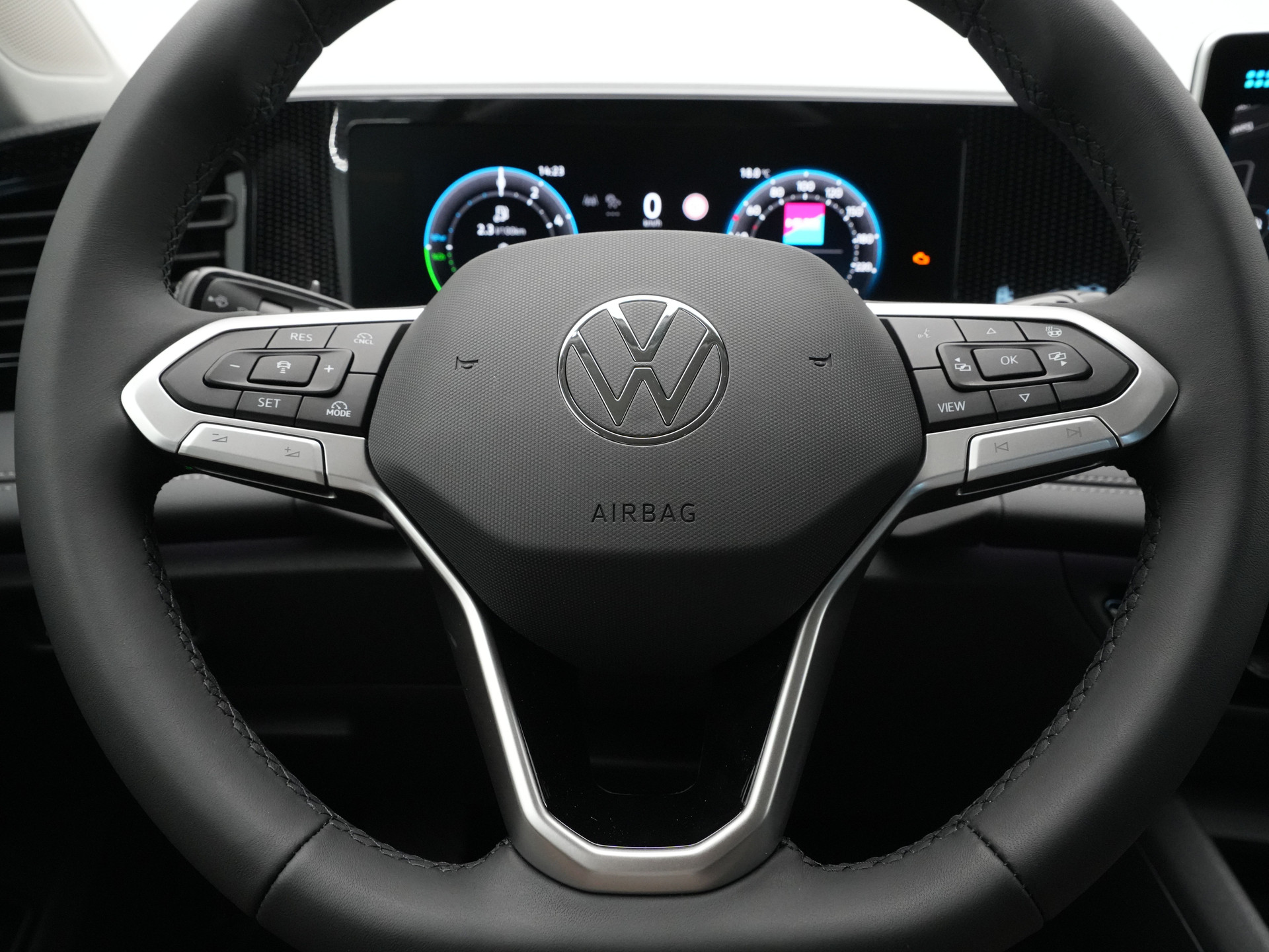 Volkswagen - Tiguan 1.5 eHybrid 204 6DSG Life Edition - 2025