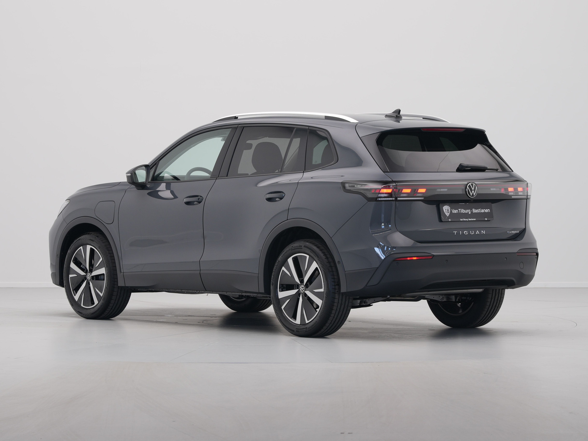 Volkswagen - Tiguan 1.5 eHybrid 204 6DSG Life Edition - 2025