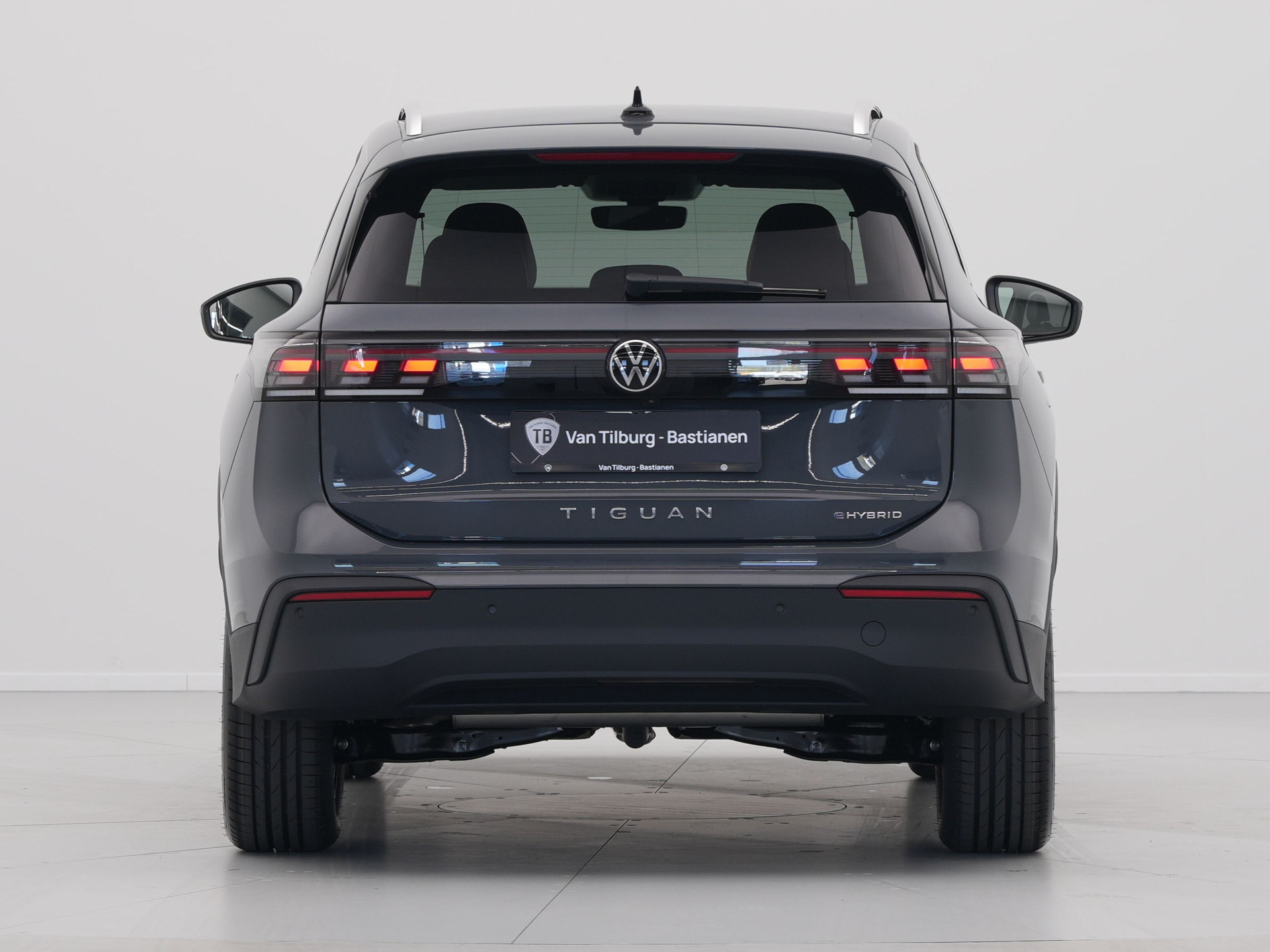 Volkswagen - Tiguan 1.5 eHybrid 204 6DSG Life Edition - 2025