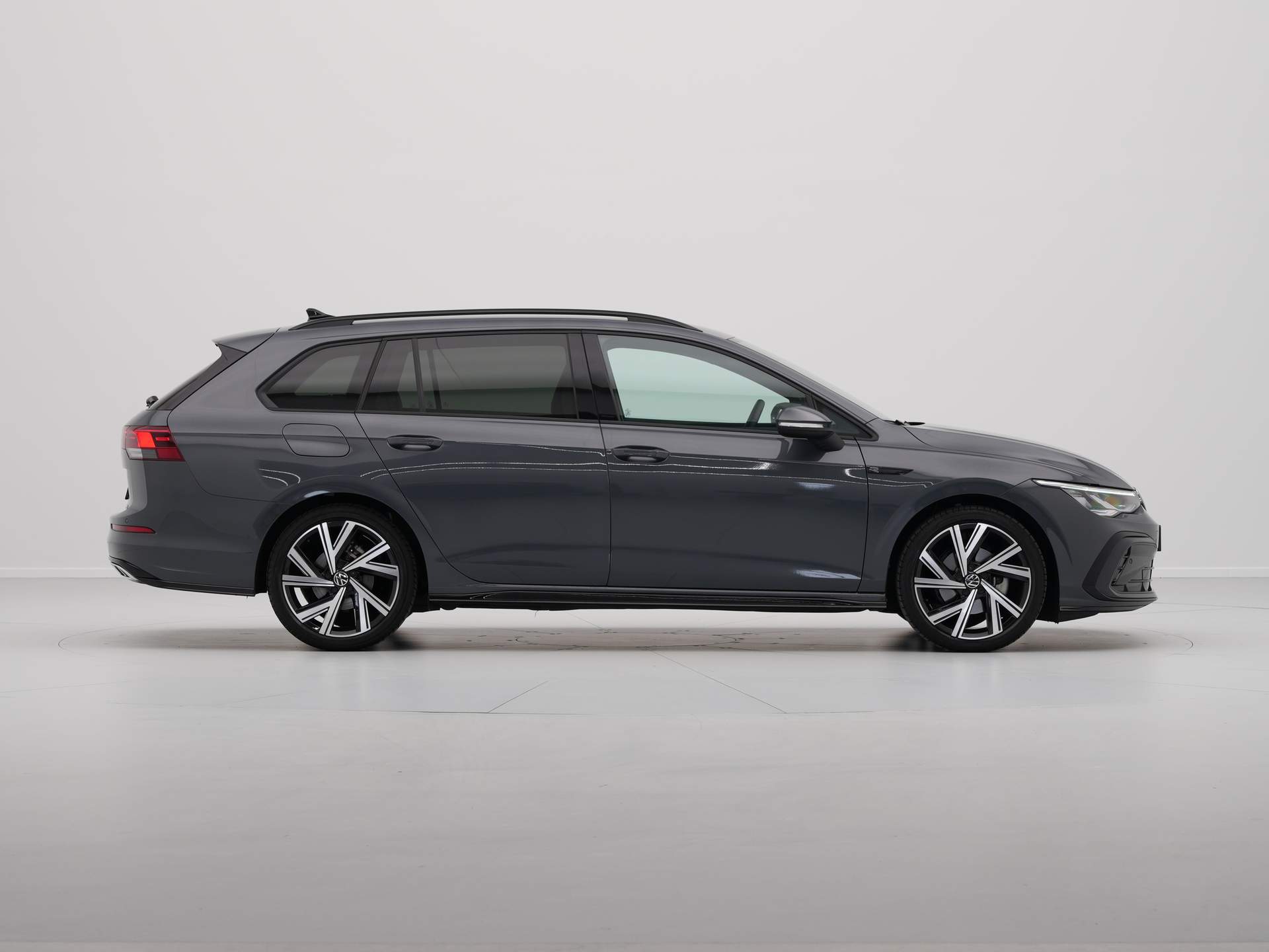 Volkswagen - GOLF Variant 1.5 eTSI 130pk DSG R-Line - 2024