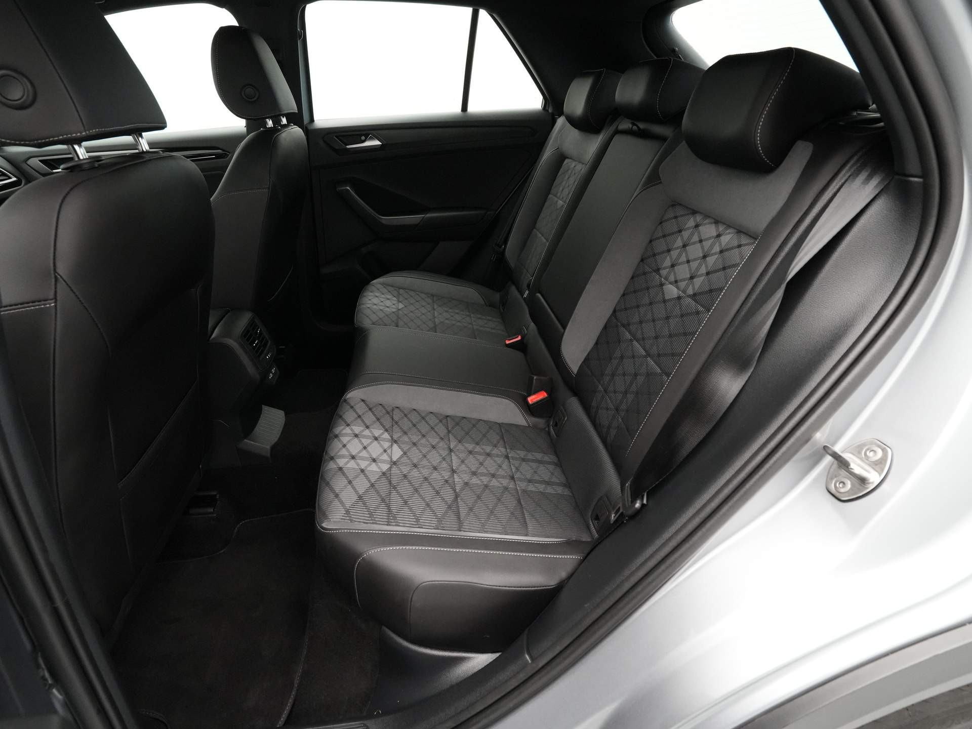 Volkswagen - T-Roc 1.5 TSI 150pk DSG R-Line - 2024