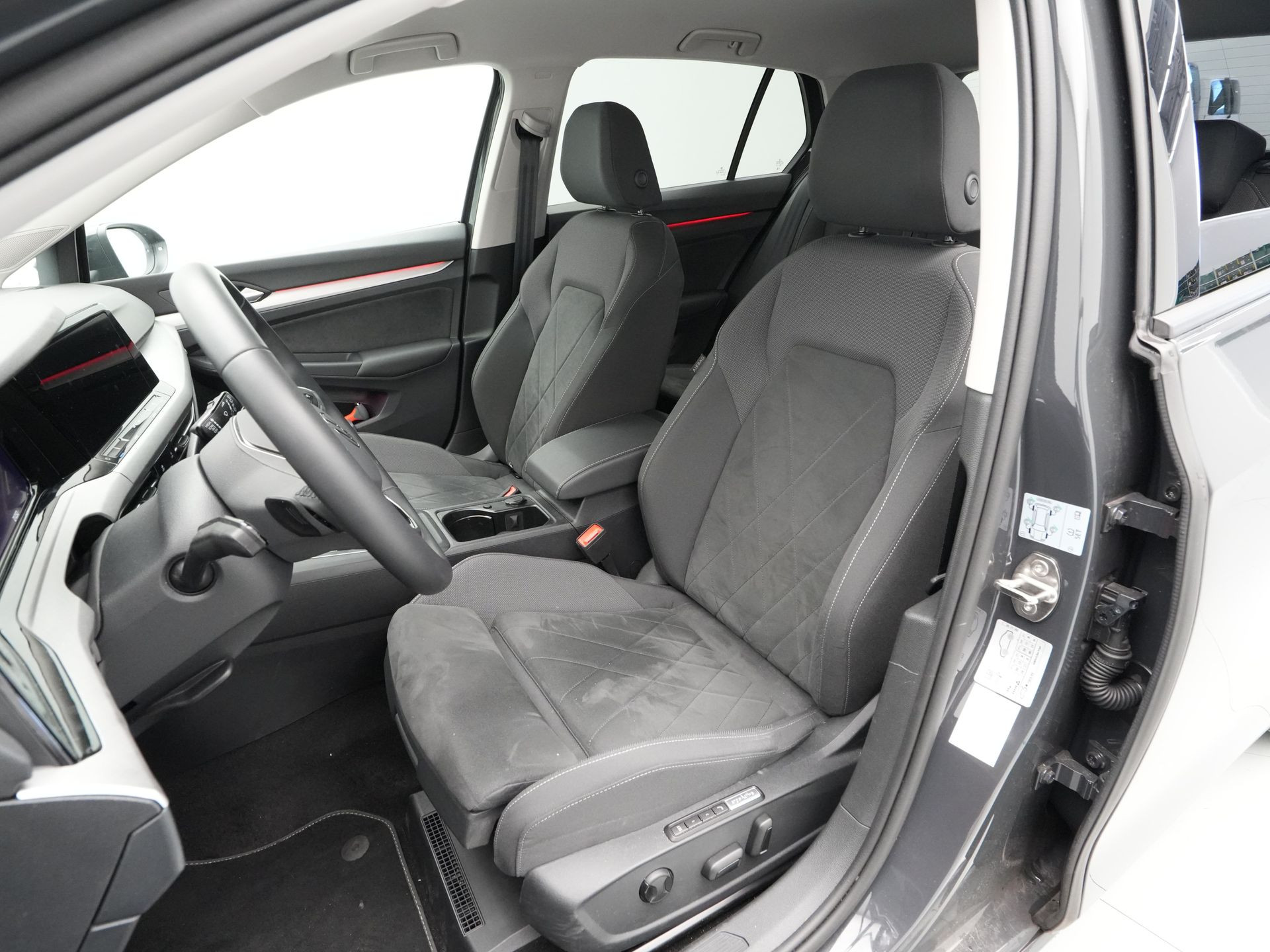 Volkswagen - Golf 1.0 eTSI Life Business - 2024