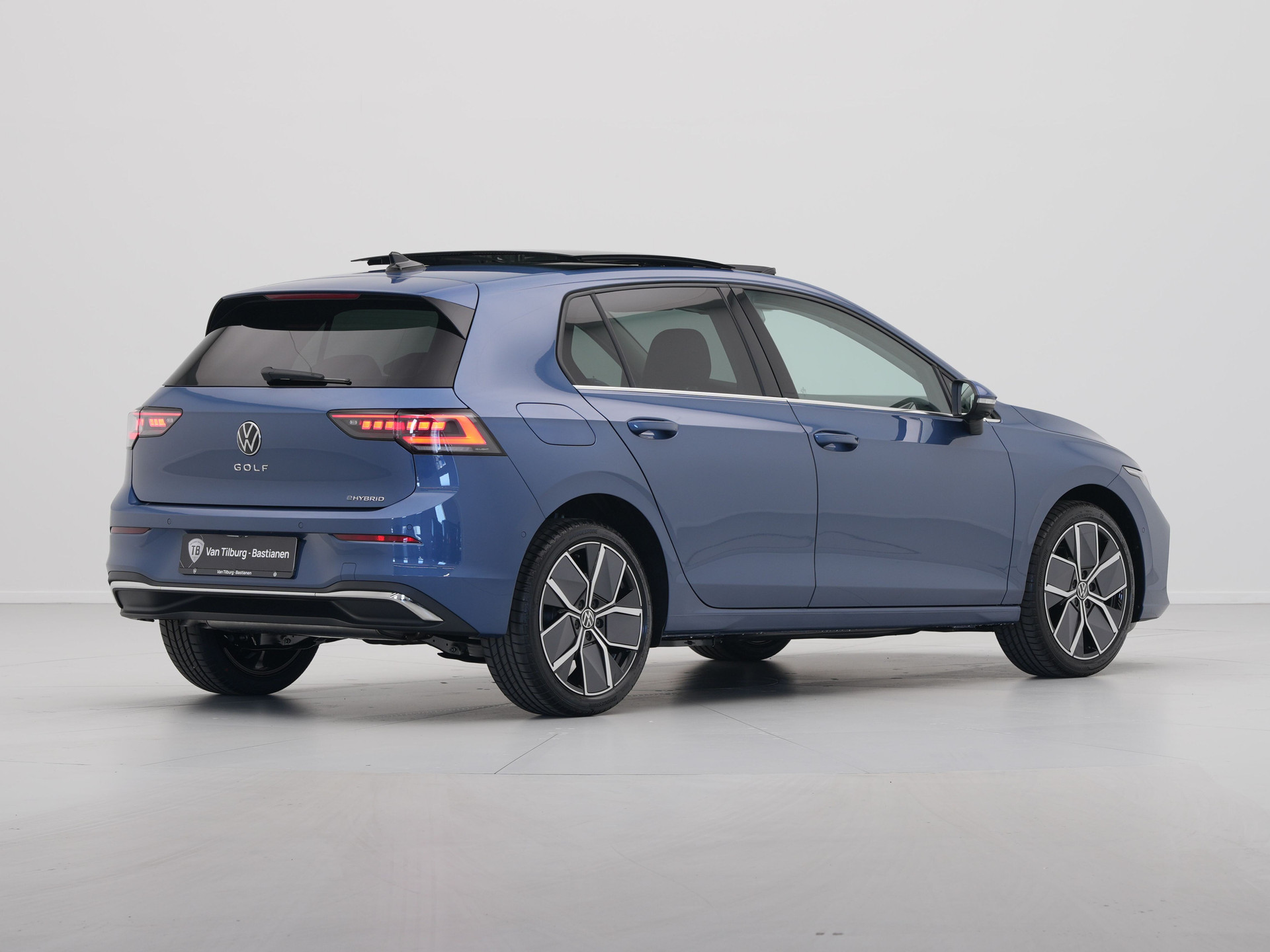 Volkswagen - Golf 1.5 eHybrid 204 6DSG Style Edition - 2025
