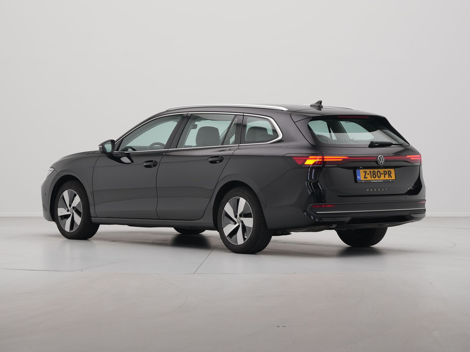 Volkswagen - Passat Variant 1.5 eTSI 150pk Business - 2024