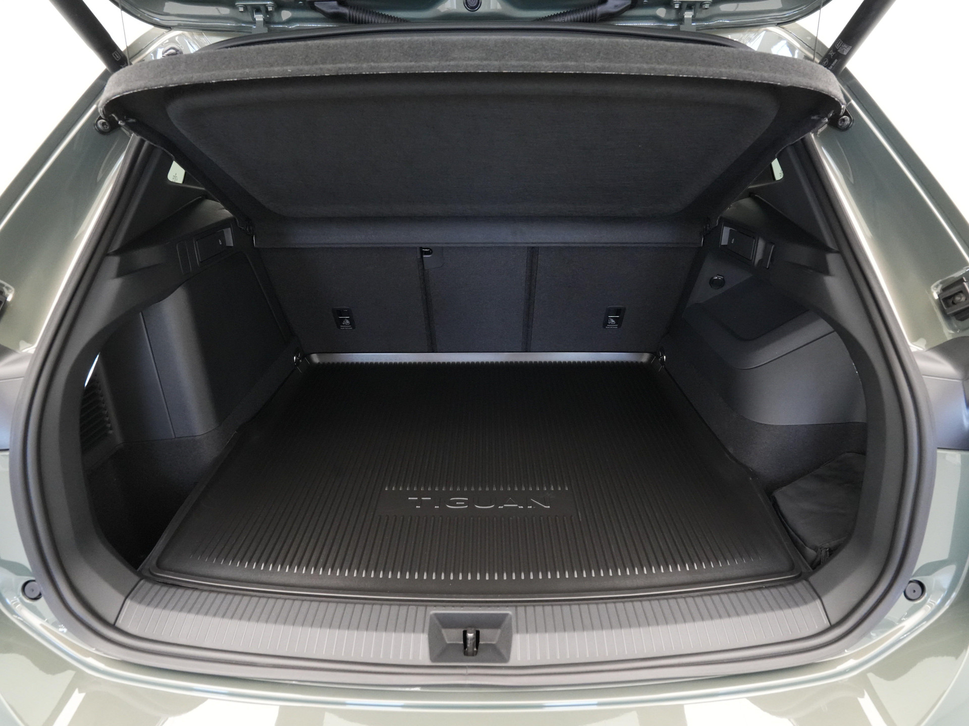 Volkswagen - Tiguan 1.5 eHybrid 204 6DSG R-Line Edition - 2025