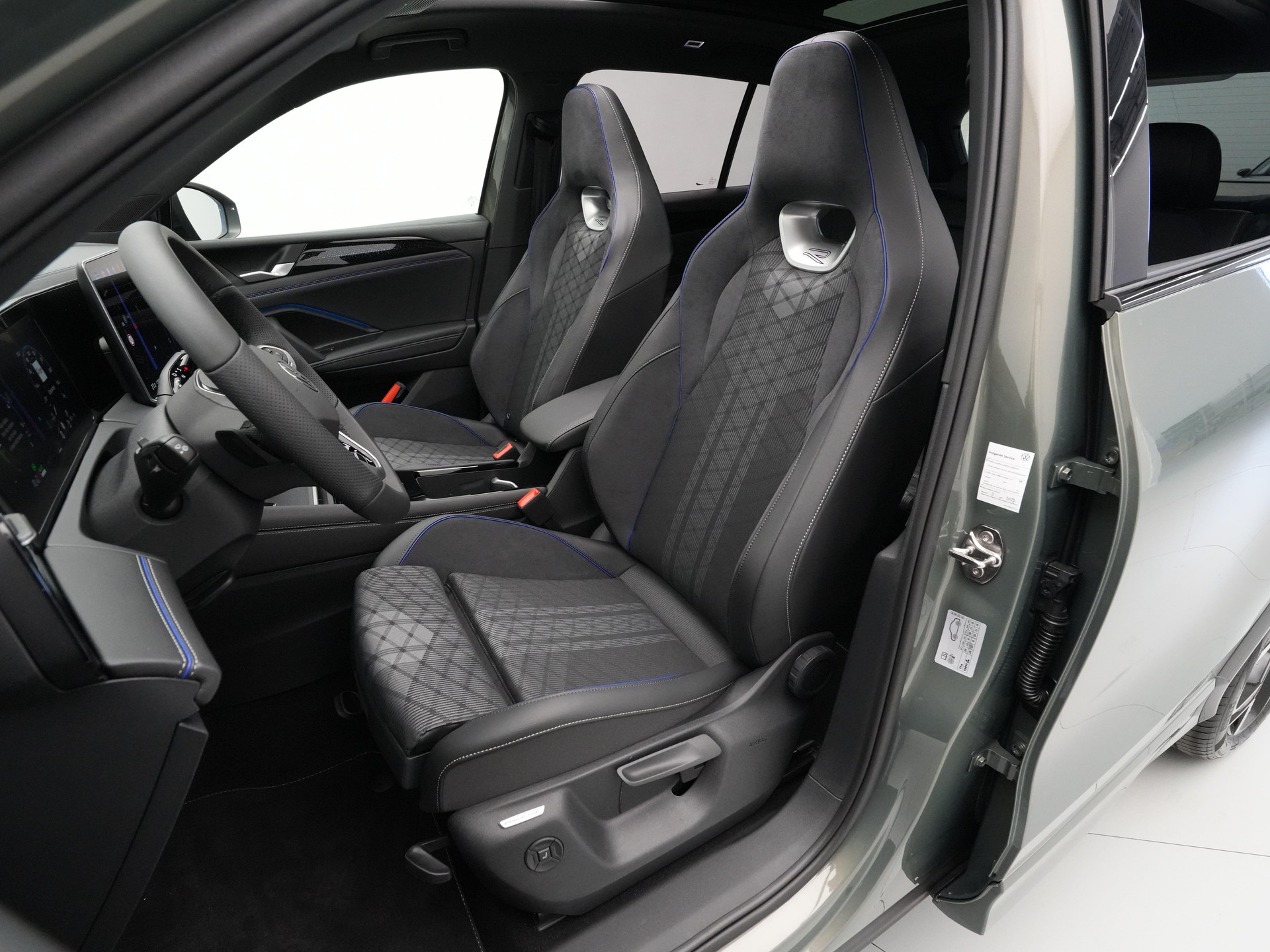 Volkswagen - Tiguan 1.5 eHybrid 204 6DSG R-Line Edition - 2025