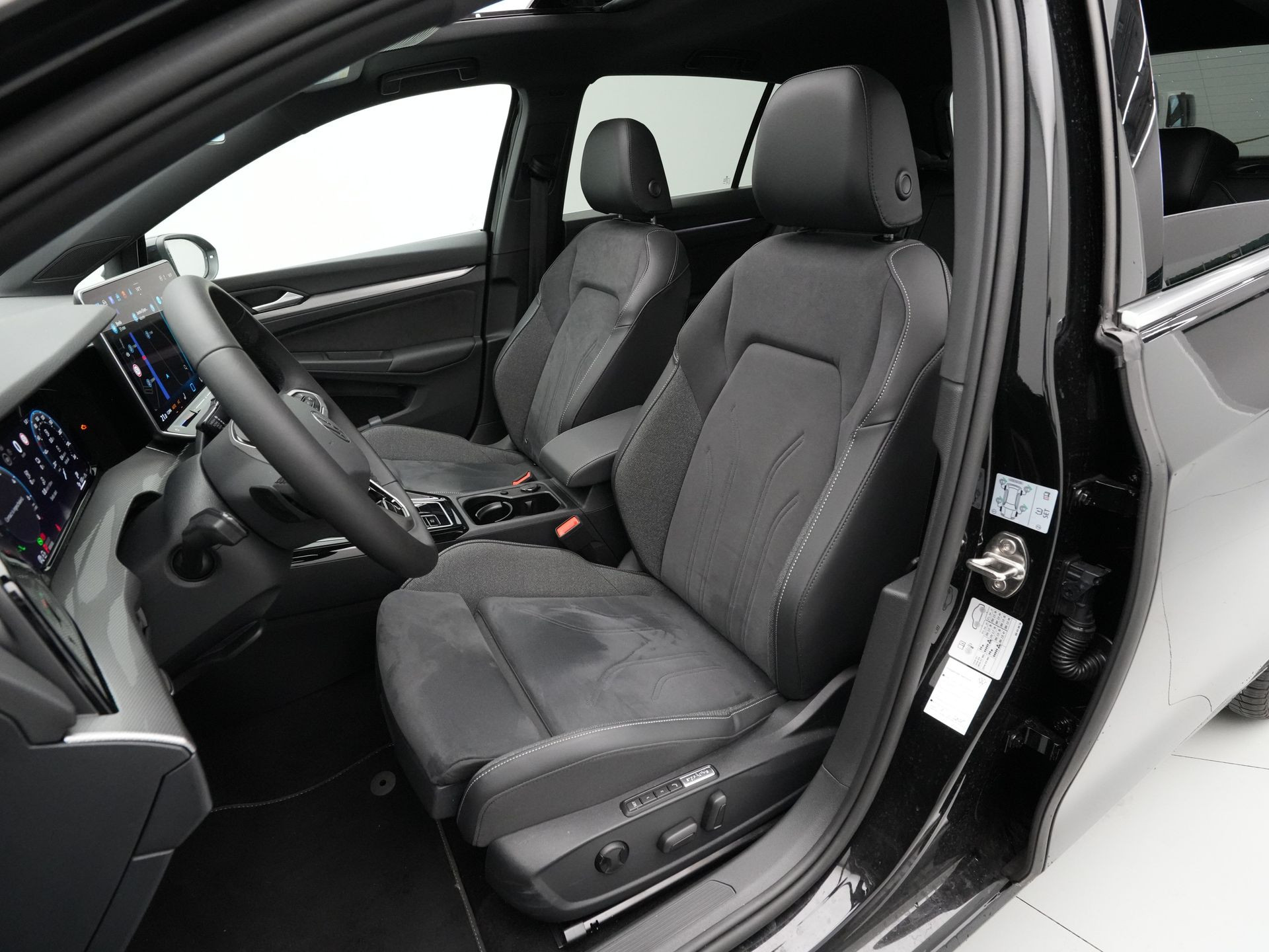 Volkswagen - Golf 1.5 eHybrid 50 Edition - 2024