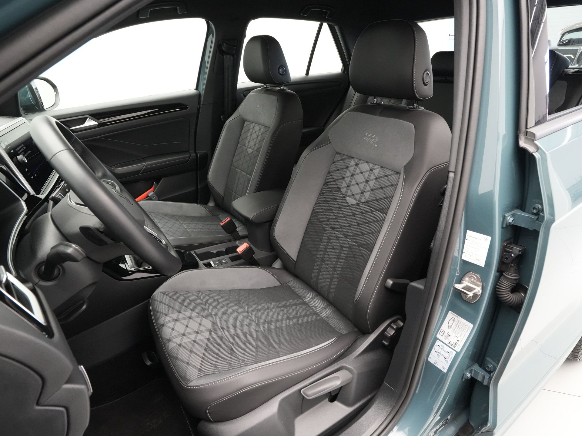 Volkswagen - T-Roc 1.5 TSI 150pk DSG R-Line - 2024
