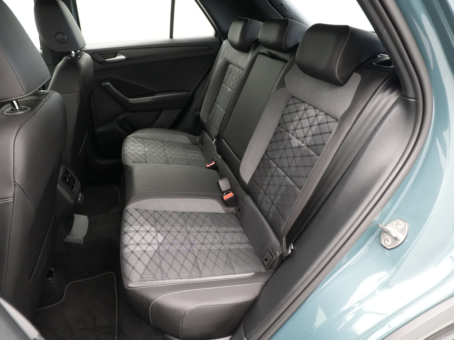 Volkswagen - T-Roc 1.5 TSI 150pk DSG R-Line - 2024