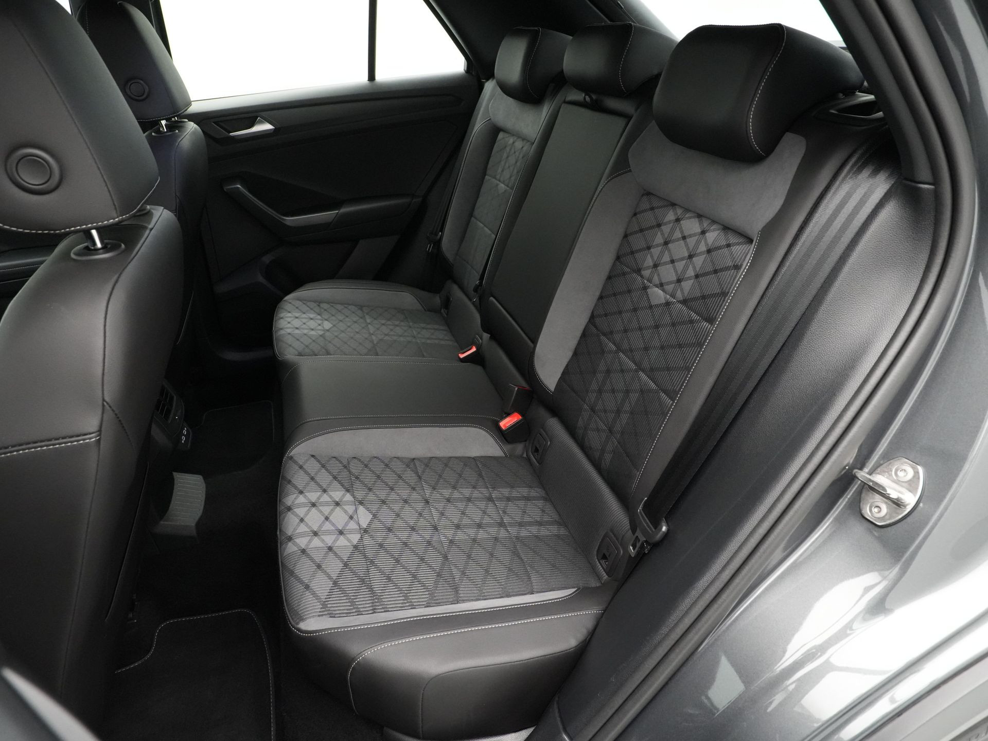 Volkswagen - T-Roc 1.5 TSI 150pk DSG R-Line - 2024