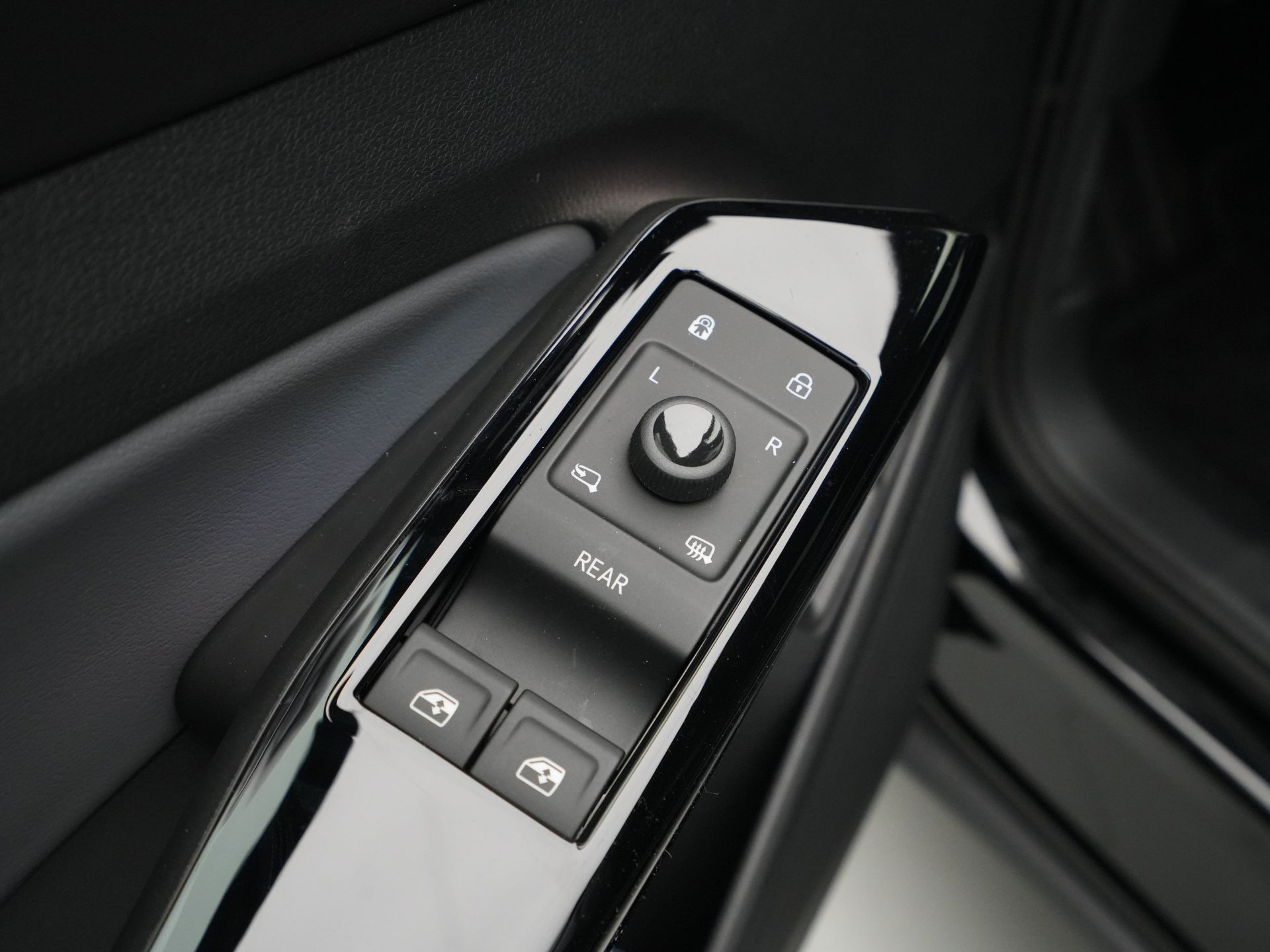 Volkswagen - ID.4 Pro Business 77 kWh - 2025