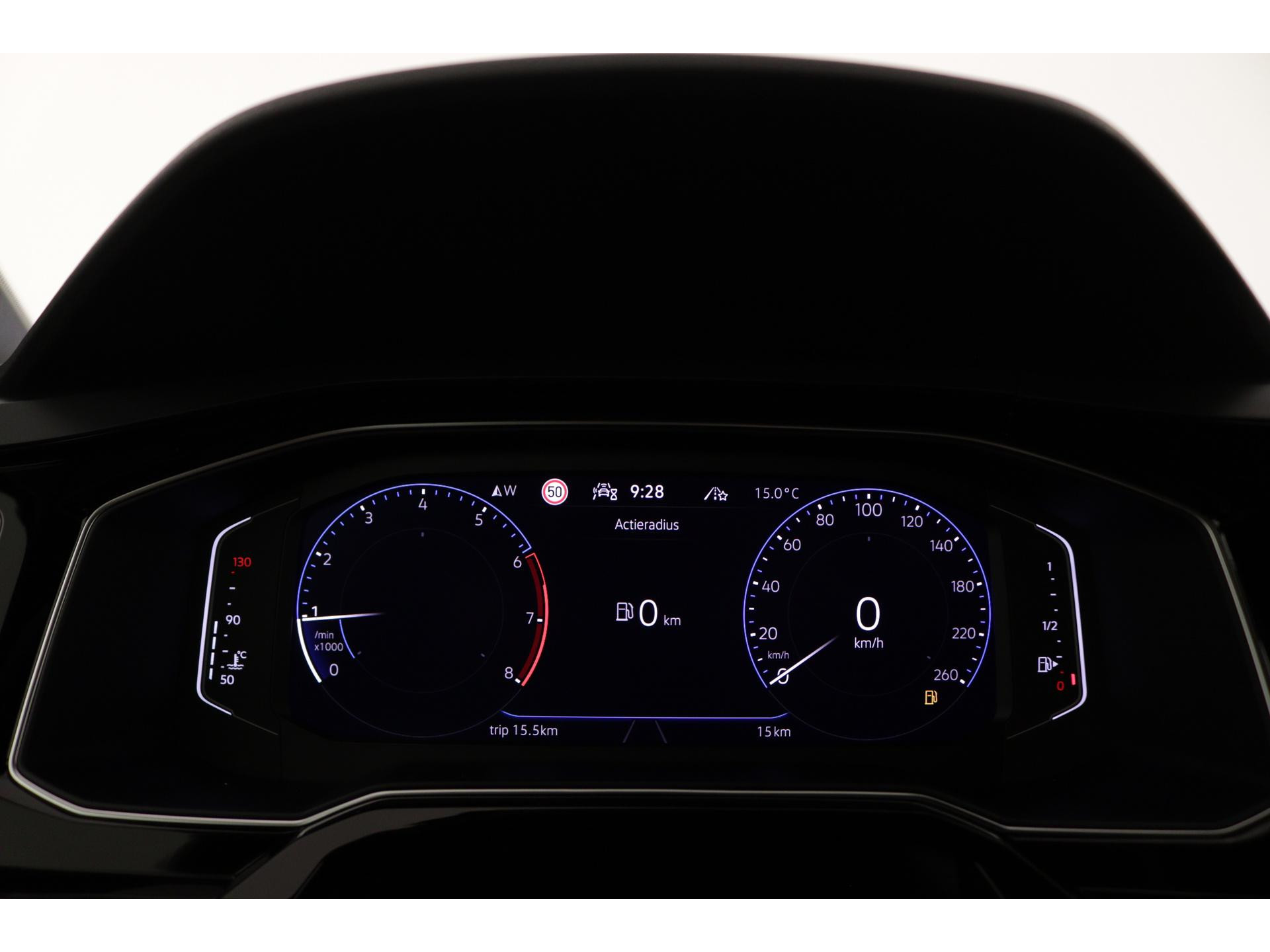 Volkswagen - Polo 1.0 TSI R-Line - 2024