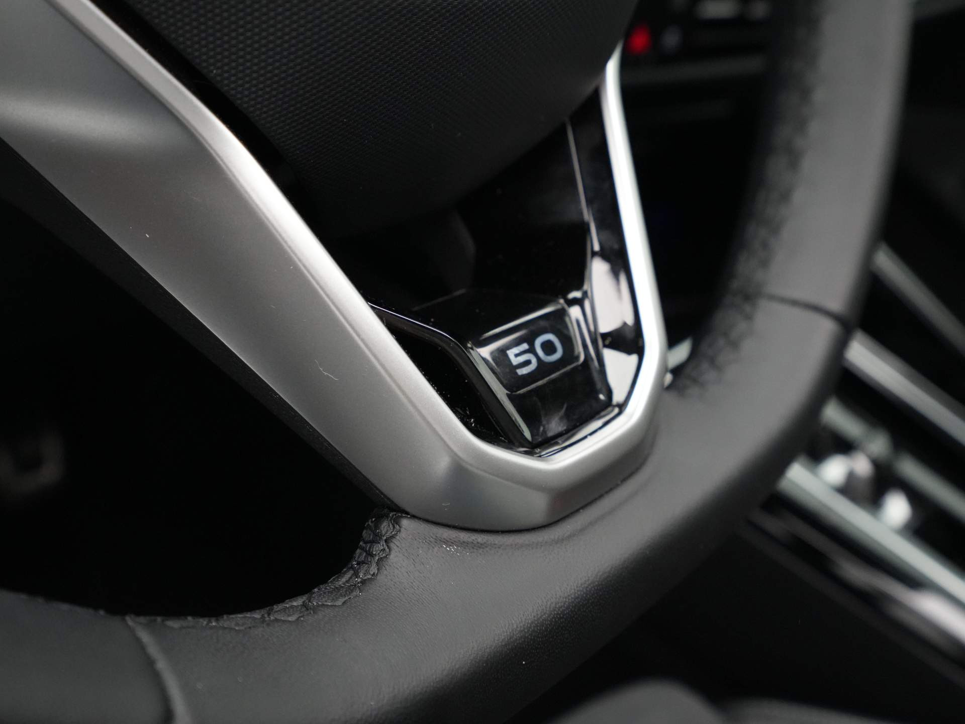Volkswagen - Golf 1.5 eHybrid 50 Edition - 2024