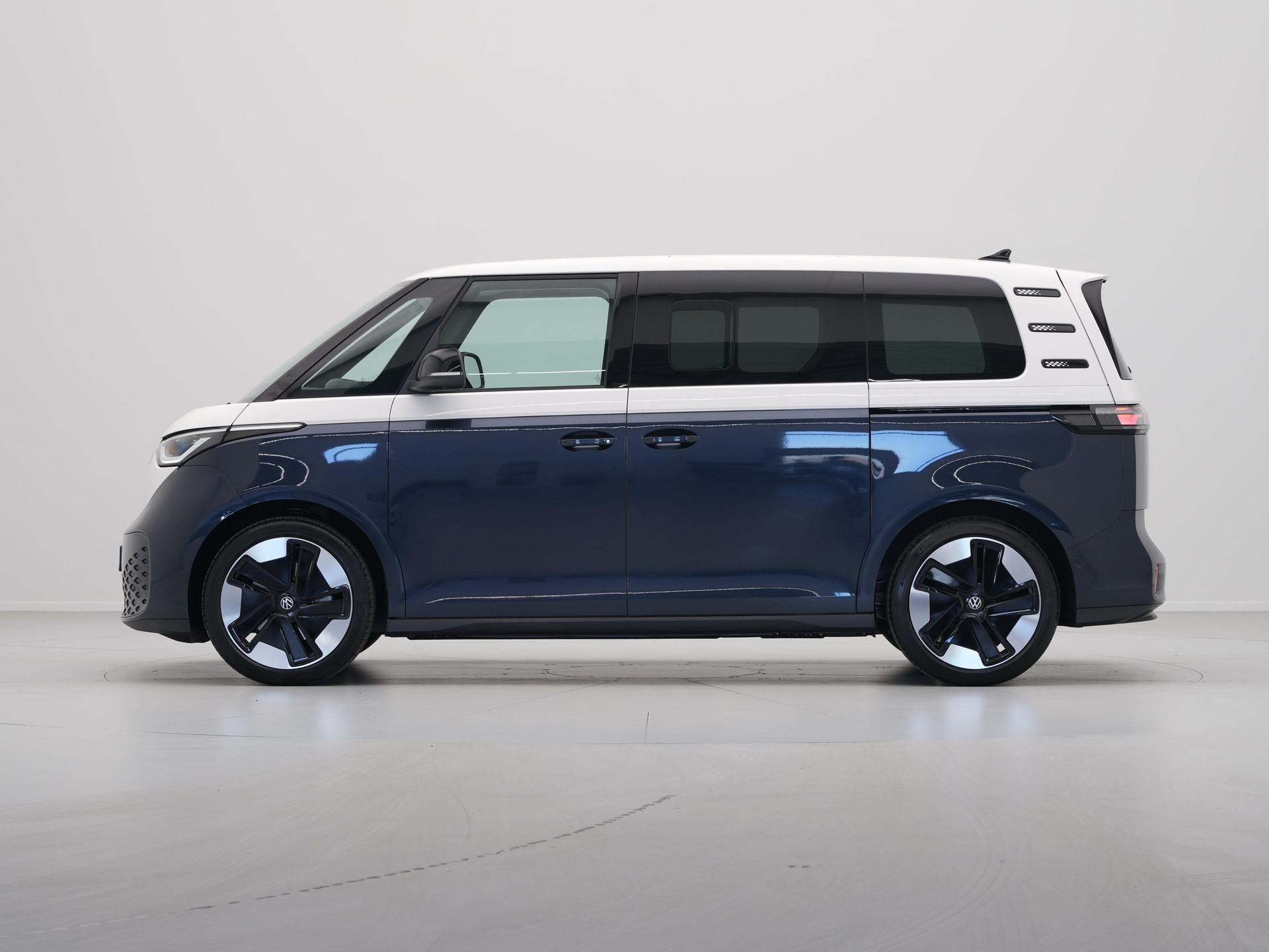Volkswagen - ID. Buzz Elektromotor 79kWh 286 1AT Pro - 2025