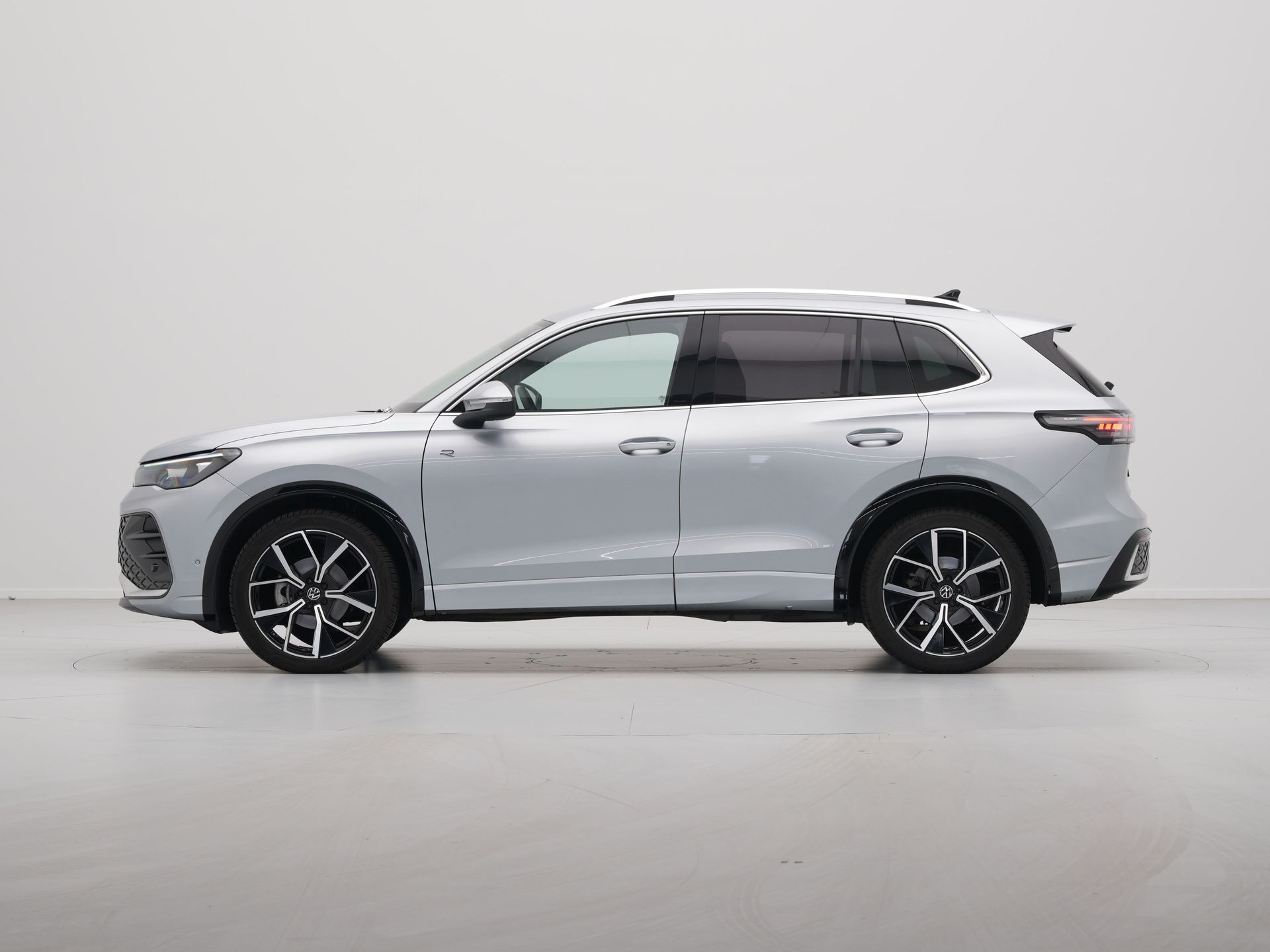 Volkswagen - Tiguan 1.5 eTSI R-Line Business - 2024