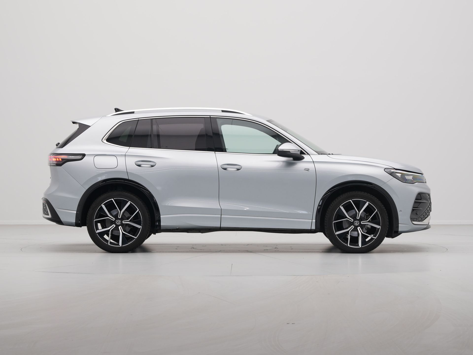 Volkswagen - Tiguan 1.5 eTSI R-Line Business - 2024