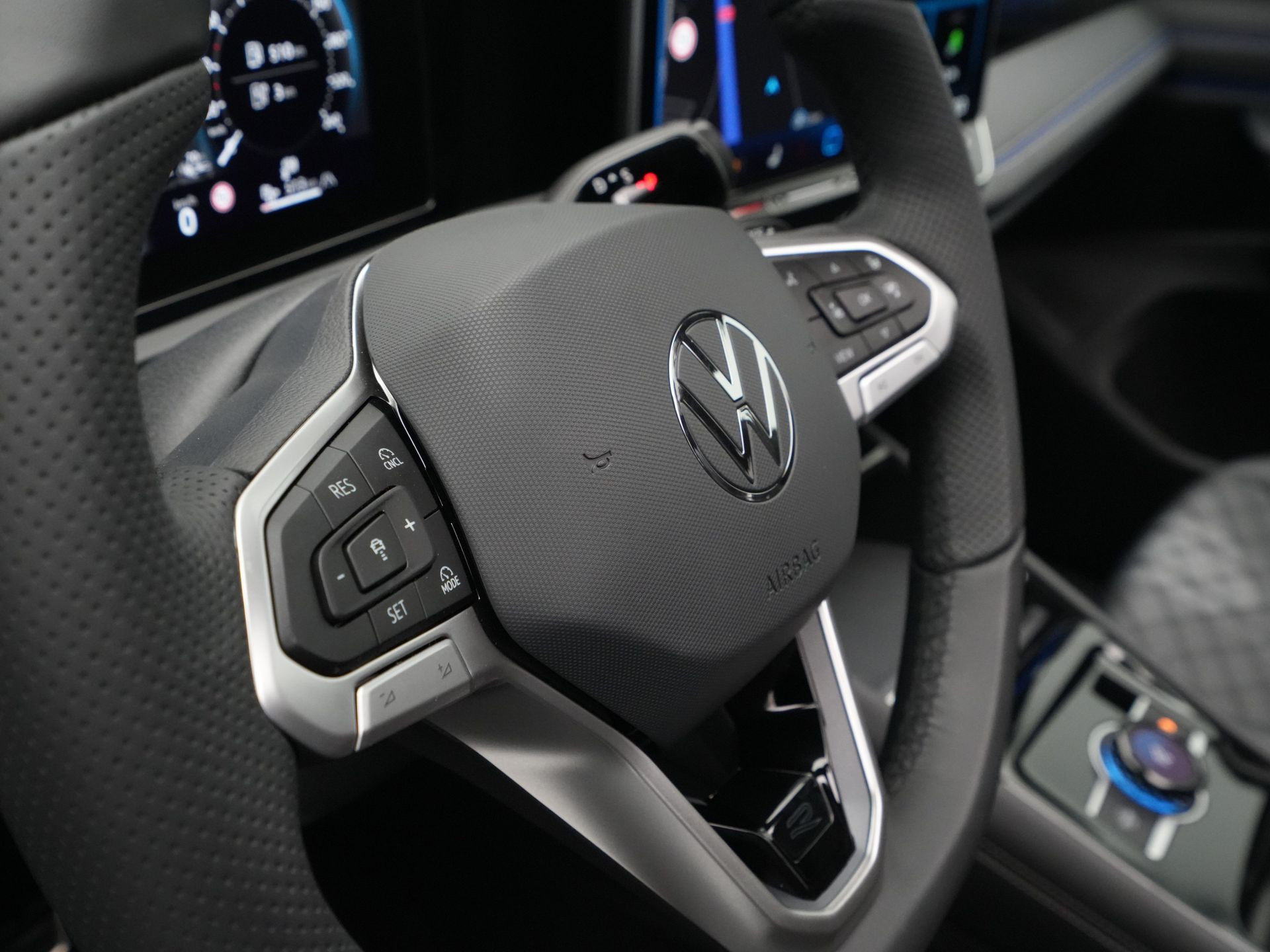 Volkswagen - Tiguan 1.5 eHybrid R-Line Edition - 2024