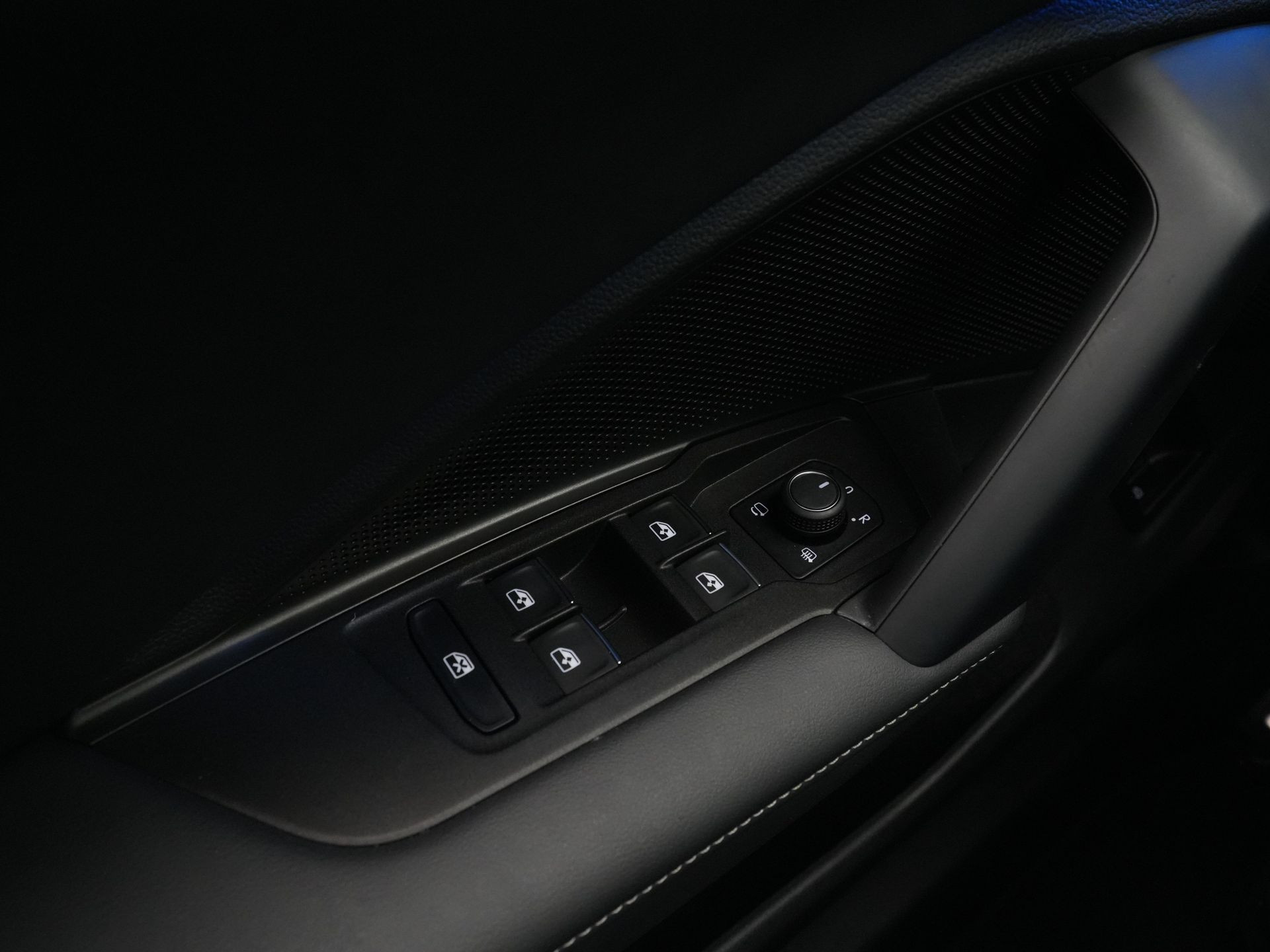 Volkswagen - Tiguan 1.5 eHybrid R-Line Edition - 2024