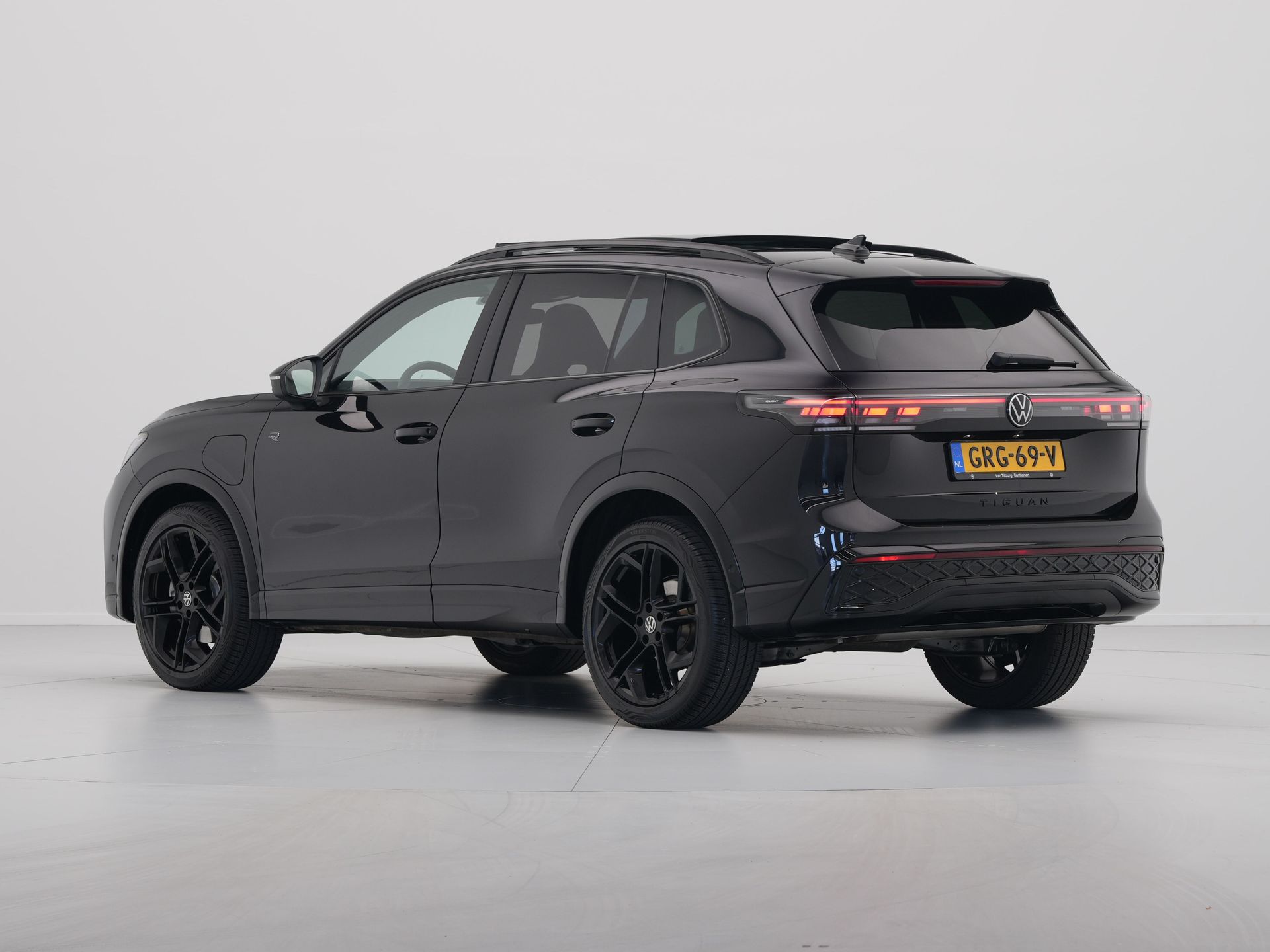 Volkswagen - Tiguan 1.5 eHybrid R-Line Edition - 2024