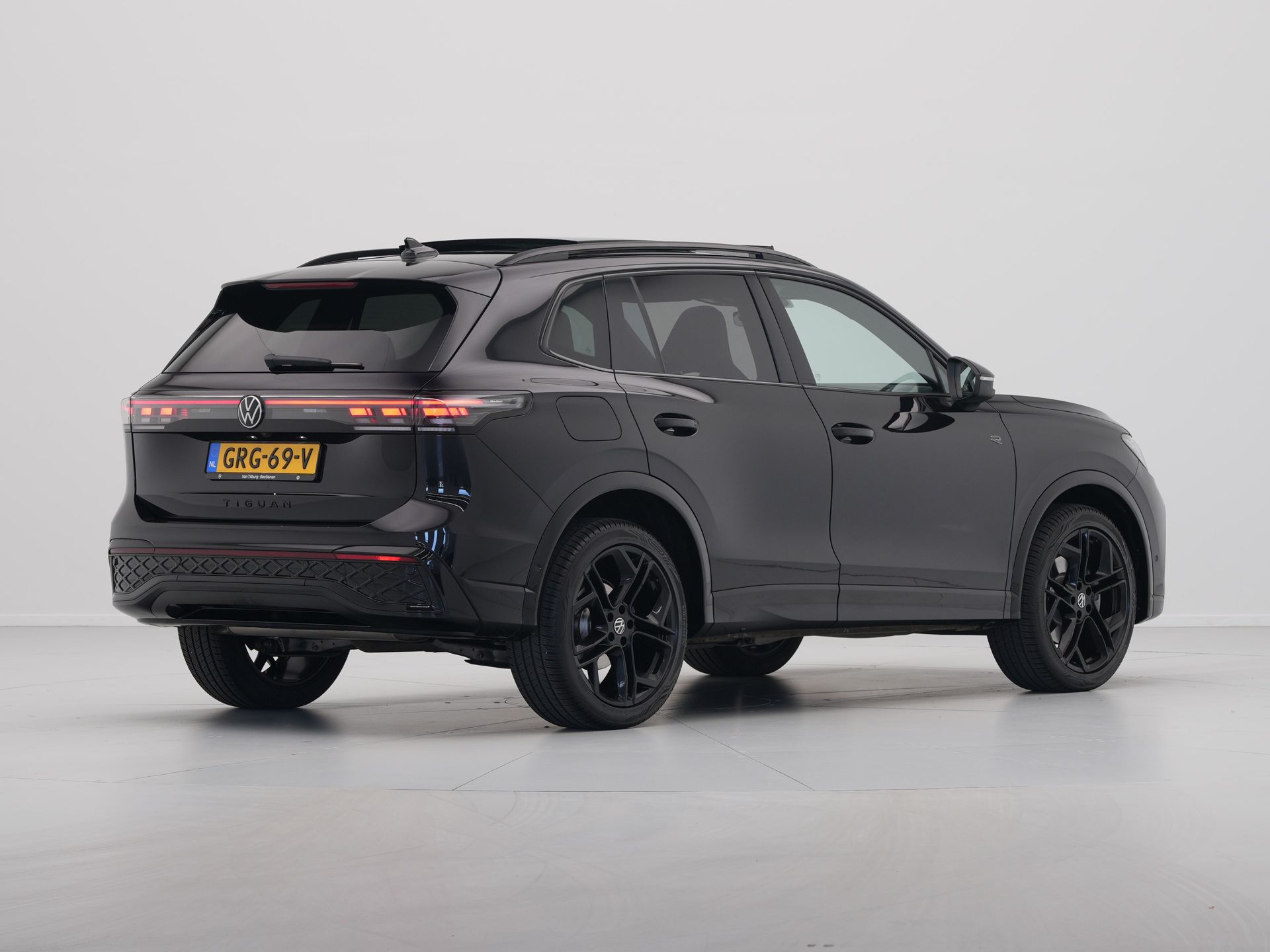 Volkswagen - Tiguan 1.5 eHybrid R-Line Edition - 2024