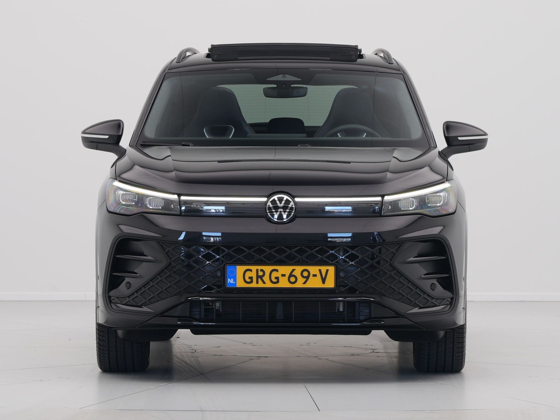 Volkswagen - Tiguan 1.5 eHybrid R-Line Edition - 2024