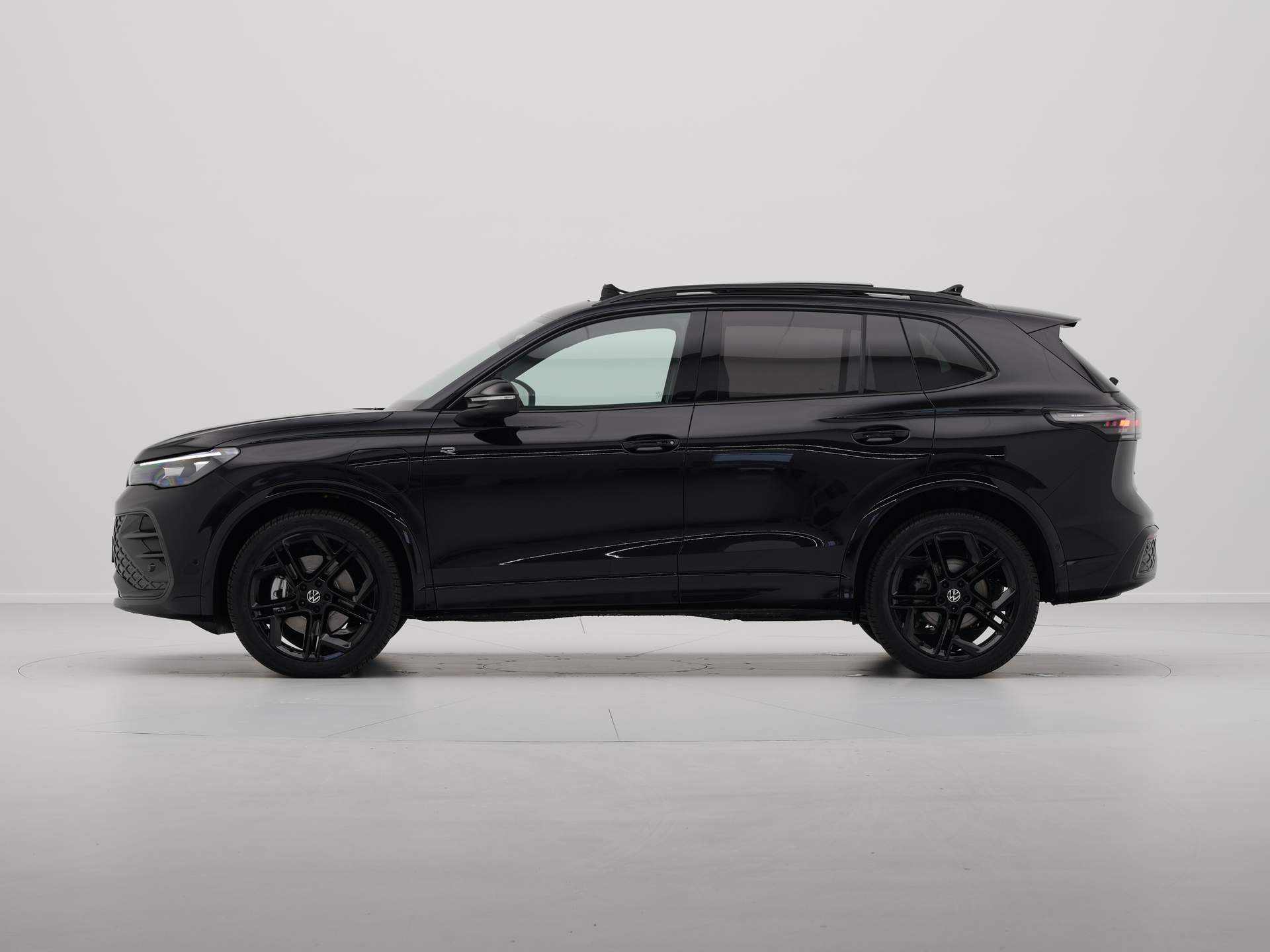 Volkswagen - Tiguan 1.5 eHybrid 204pk R-Line Edition - 2024