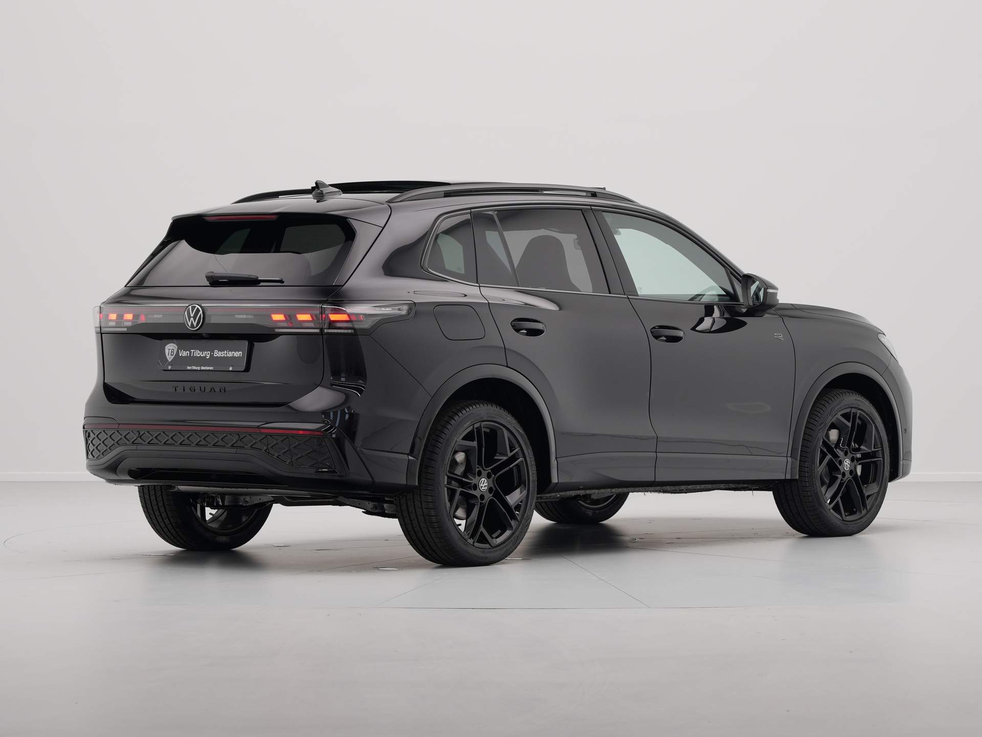 Volkswagen - Tiguan 1.5 eHybrid 204pk R-Line Edition - 2024