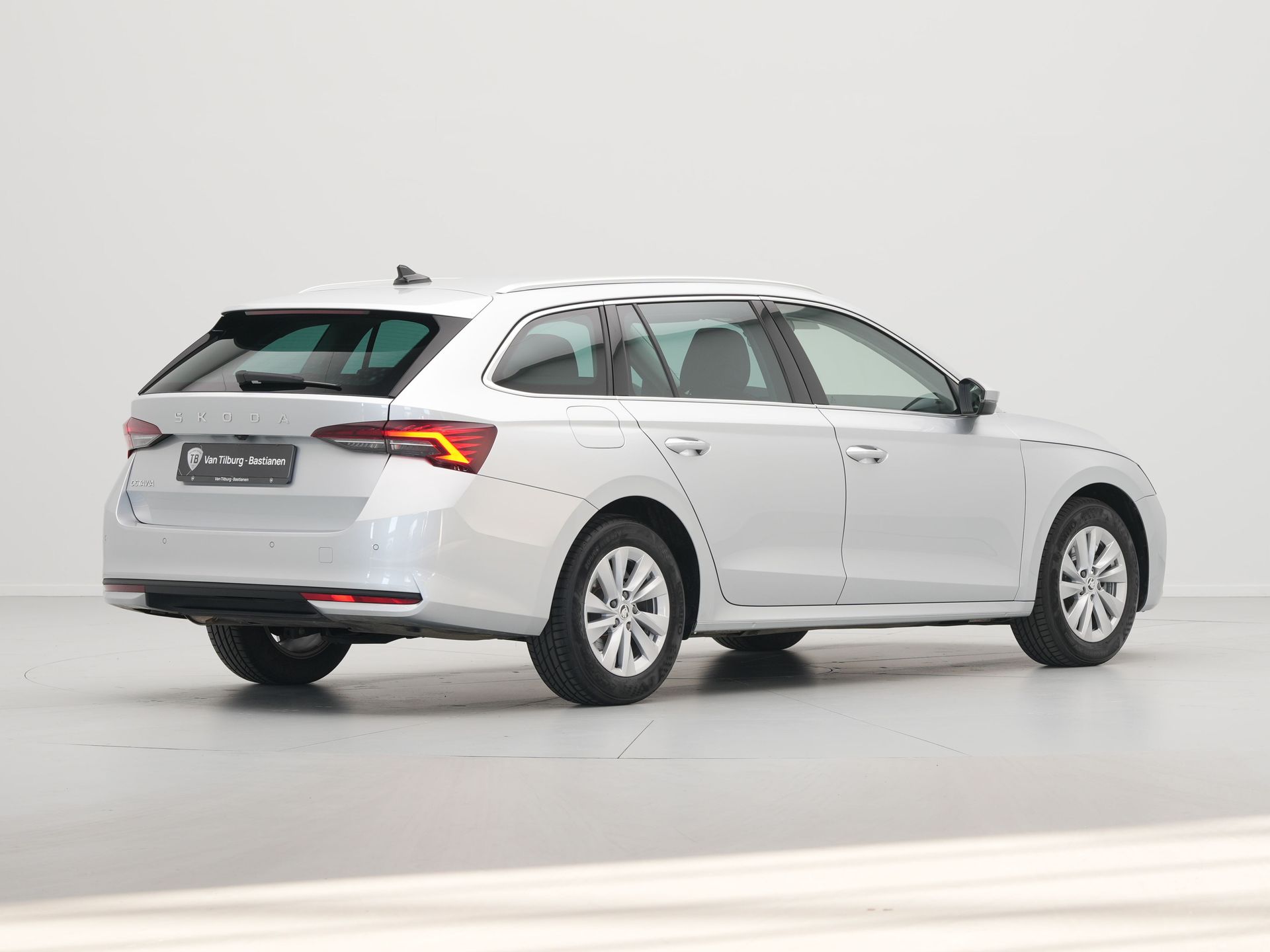 Škoda - Octavia Combi 1.5 TSI MHEV Business Edition - 2024